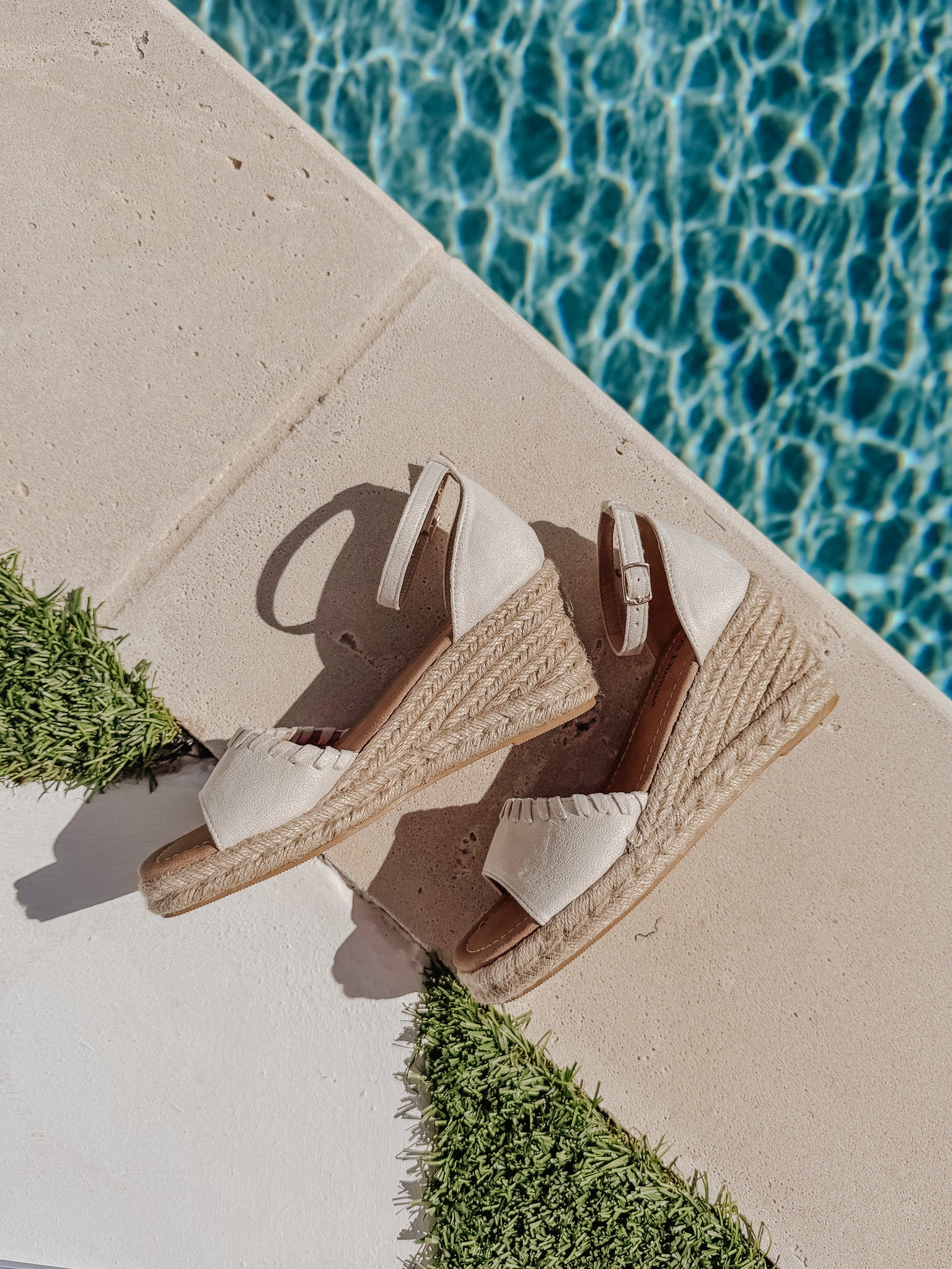 Seaside Stroll Wedges in Nude