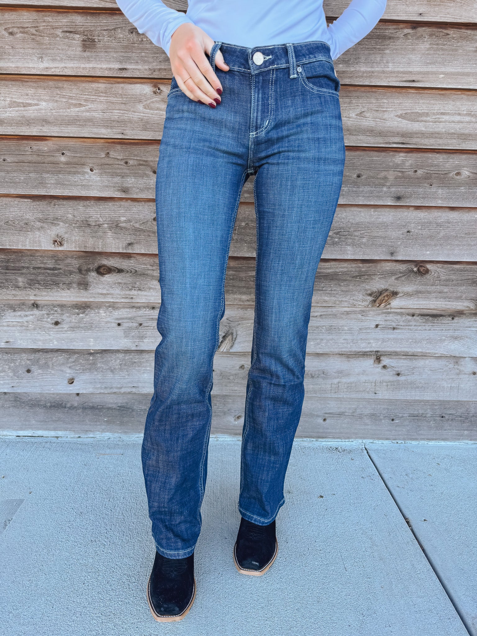 Wrangler Vaqueros con corte de bota para mujer