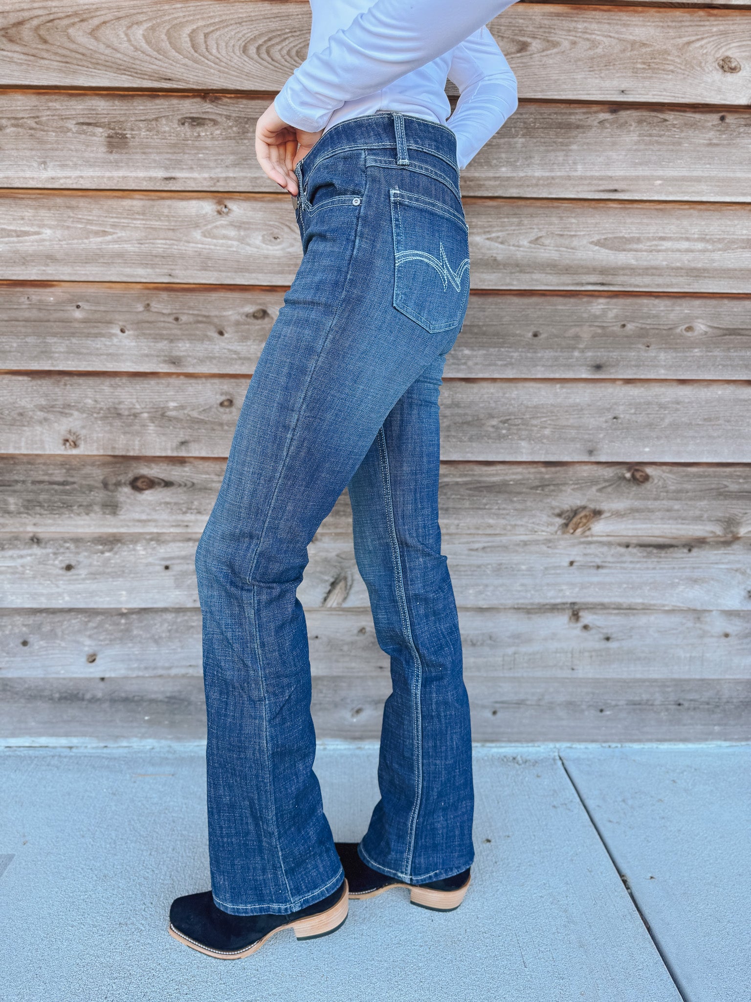 Wrangler Vaqueros con corte de bota para mujer