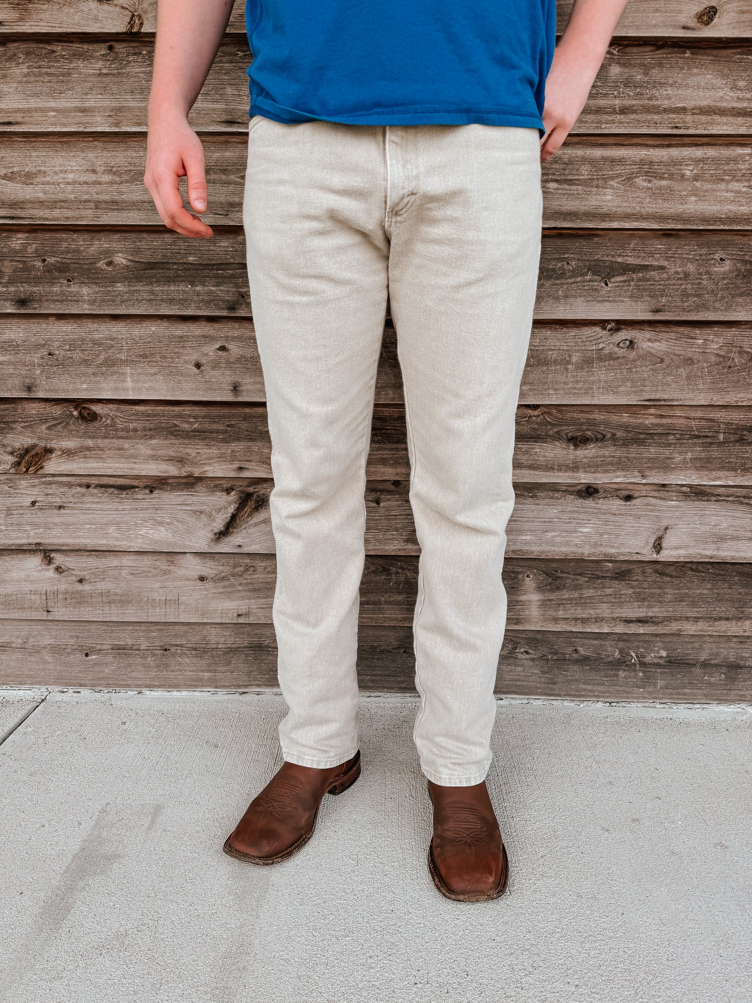 JEANS WRANGLER COWBOY CUT ORIGINAL FIT EN BRONCEADO PRELAVADO 