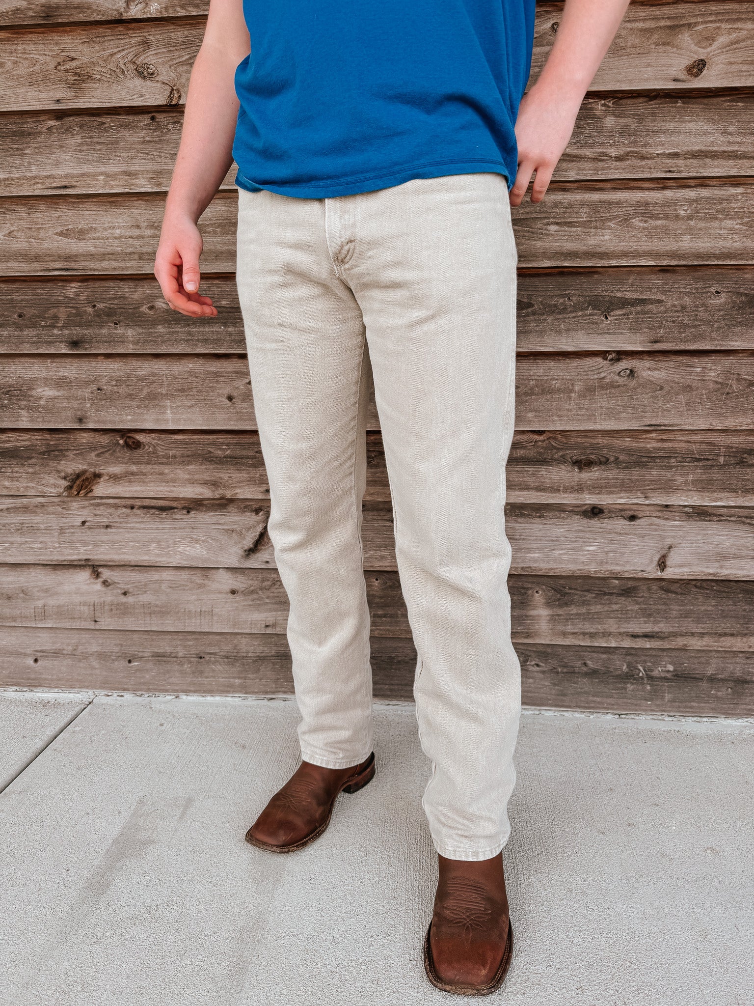 JEANS WRANGLER COWBOY CUT ORIGINAL FIT EN BRONCEADO PRELAVADO 