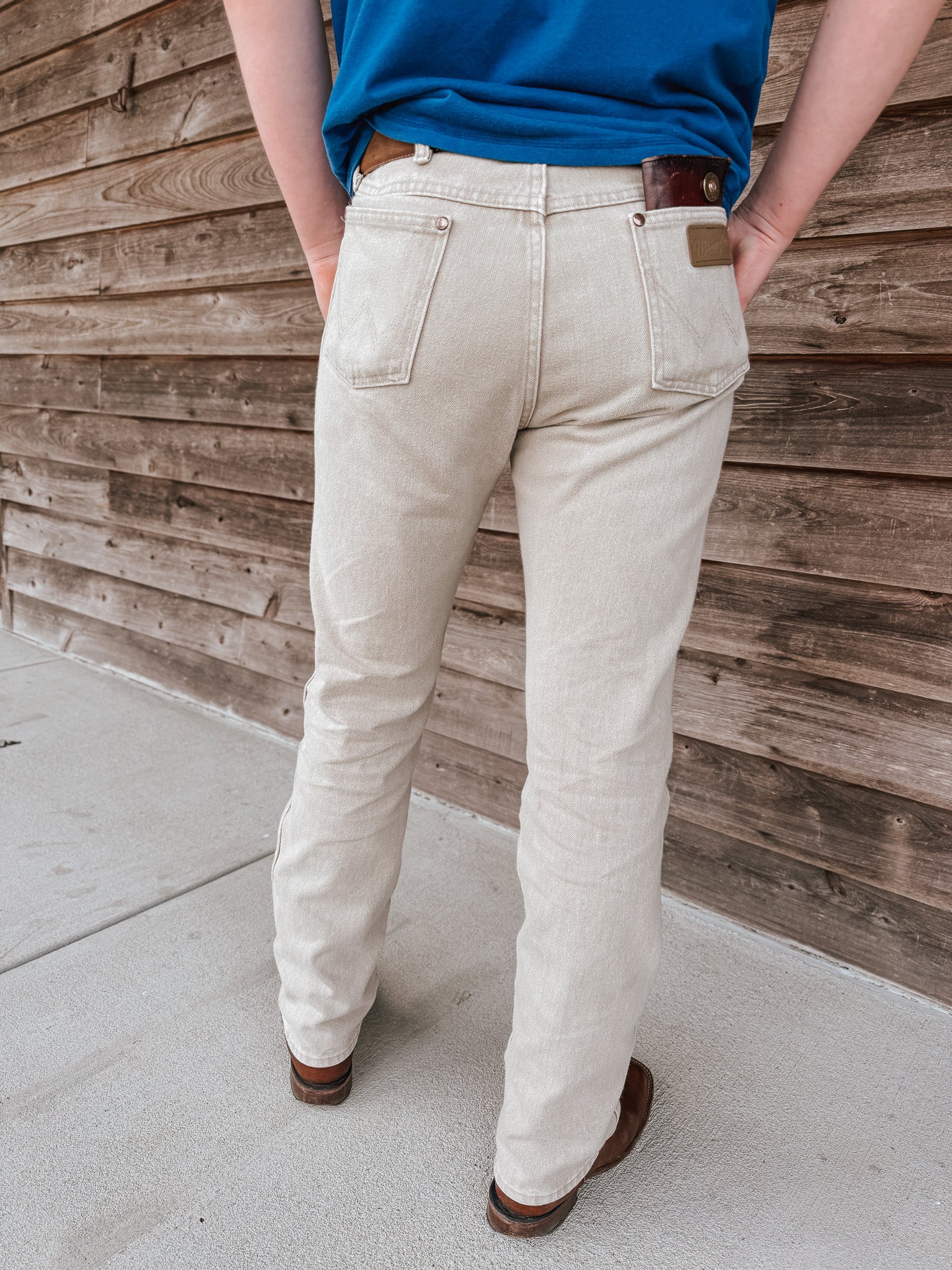 JEANS WRANGLER COWBOY CUT ORIGINAL FIT EN BRONCEADO PRELAVADO 