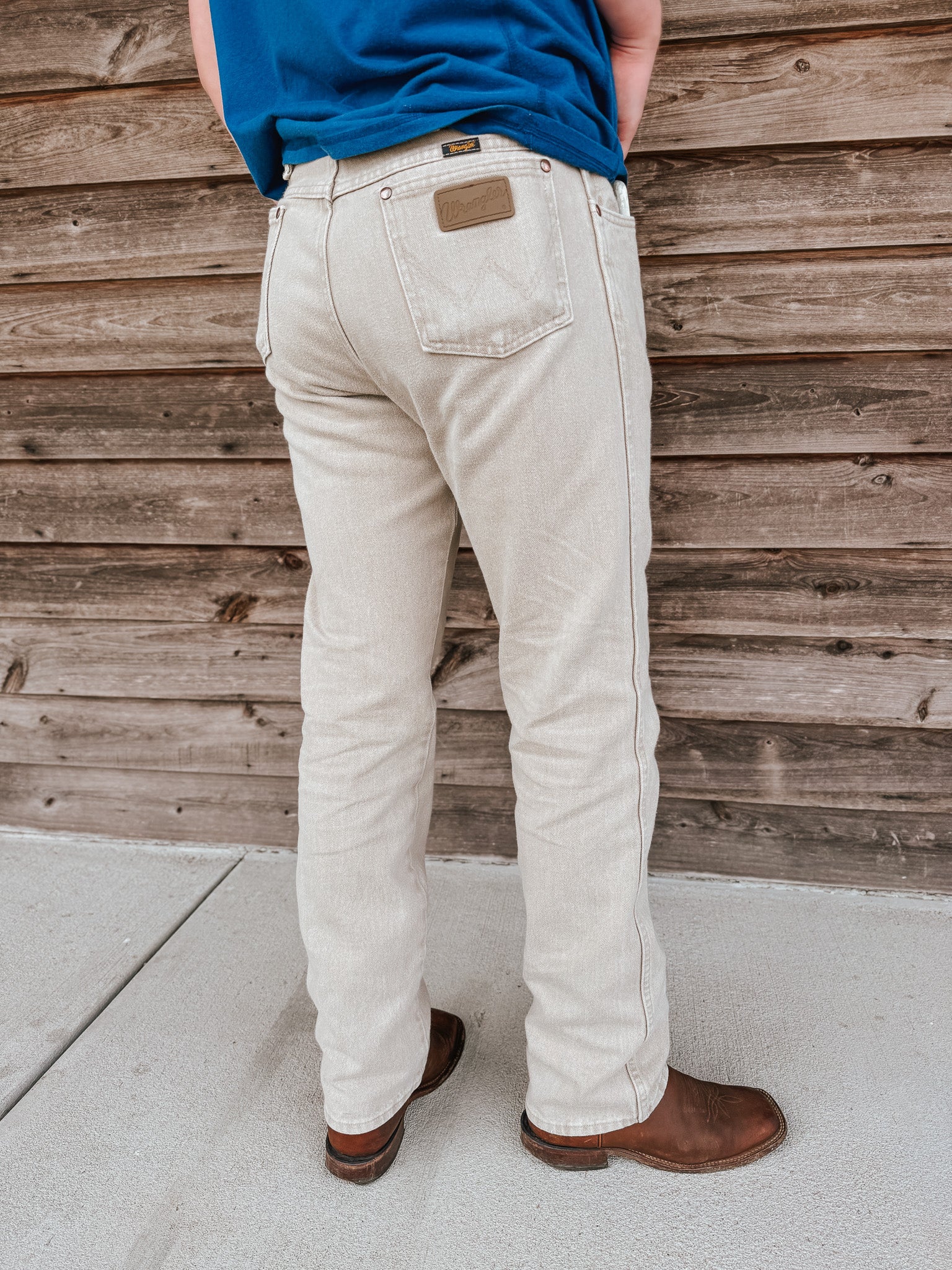 JEANS WRANGLER COWBOY CUT ORIGINAL FIT EN BRONCEADO PRELAVADO 