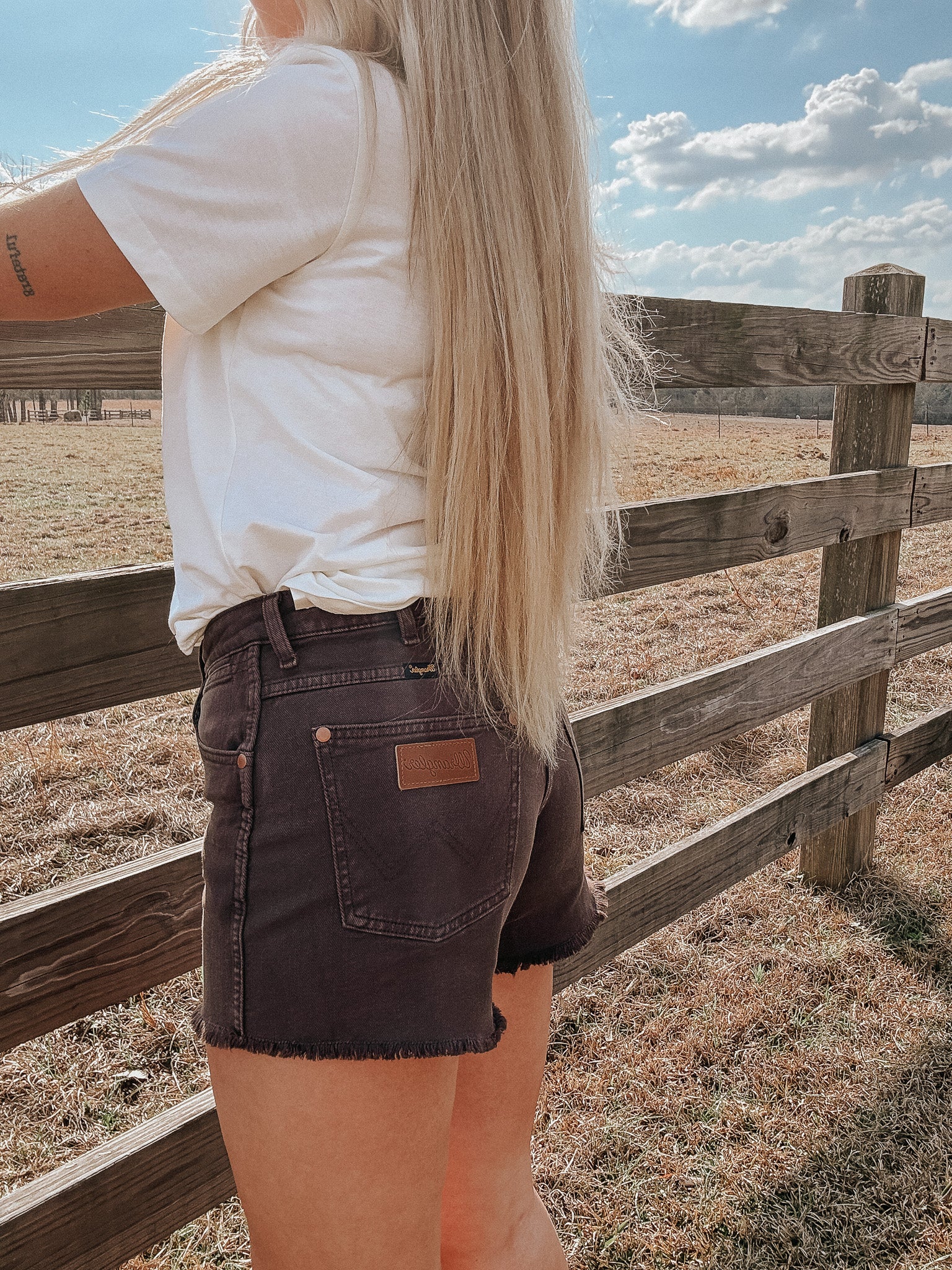Wrangler Women's High Rise Cowboy Shorts in Cocoa