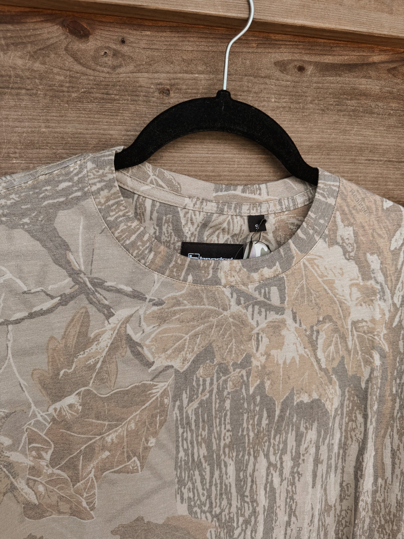 Banded Unisex Edit Tee | Realtree Xtra Grey