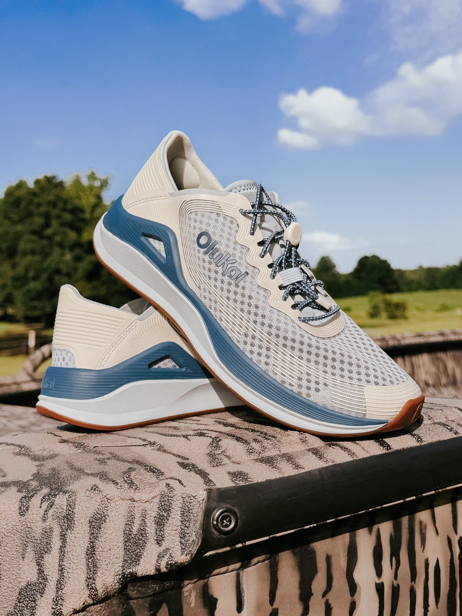 Men's OluKai Ahi in Blue Pearl/White Sand