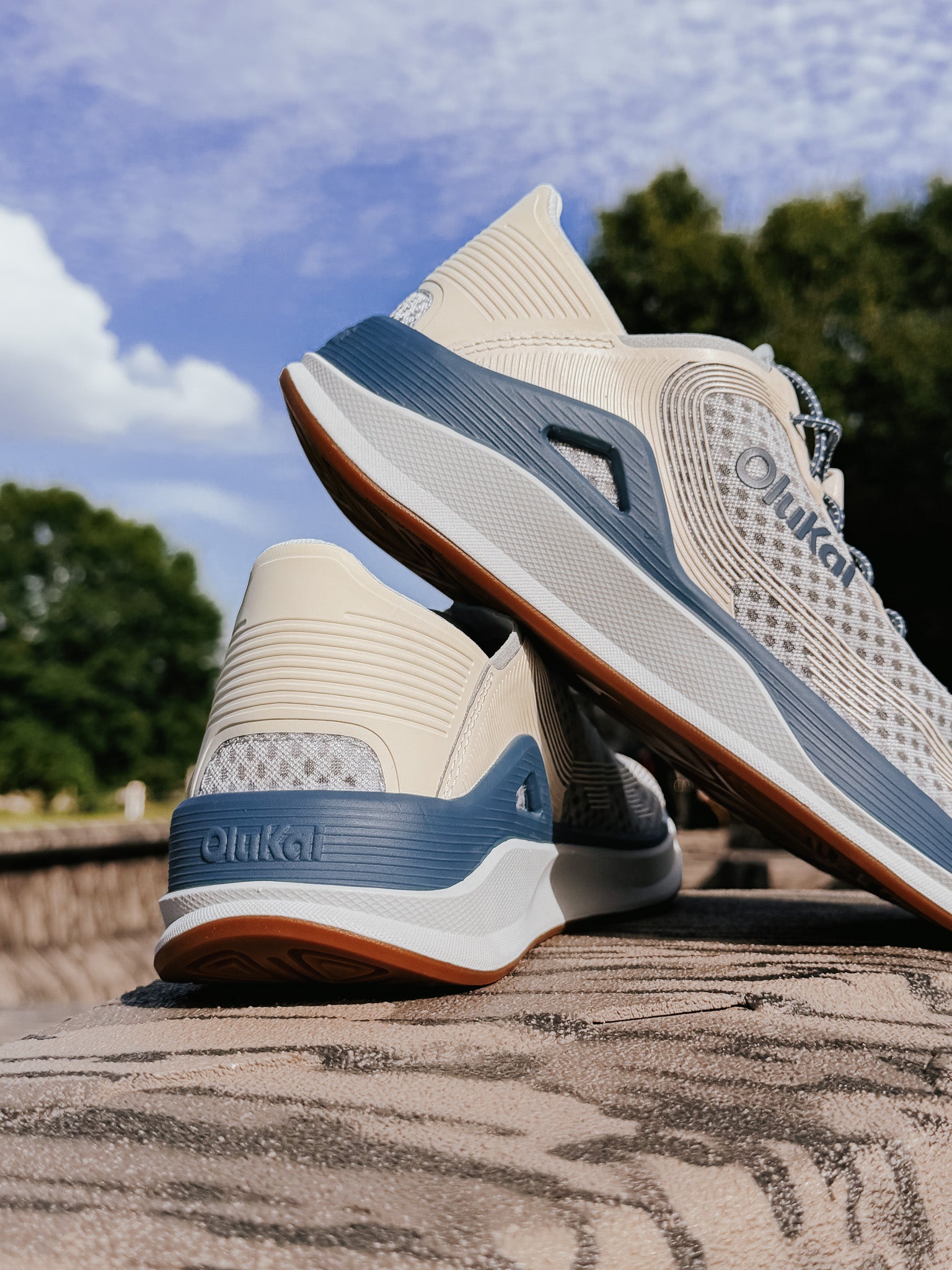 Men's OluKai Ahi in Blue Pearl/White Sand