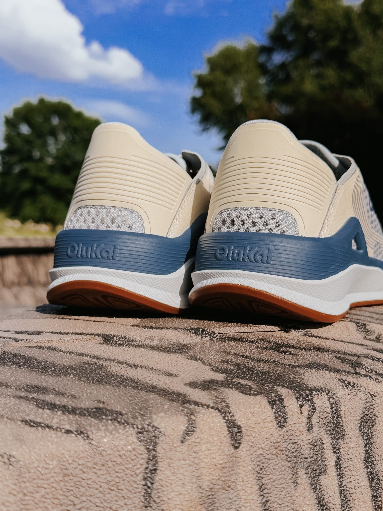 Men's OluKai Ahi in Blue Pearl/White Sand