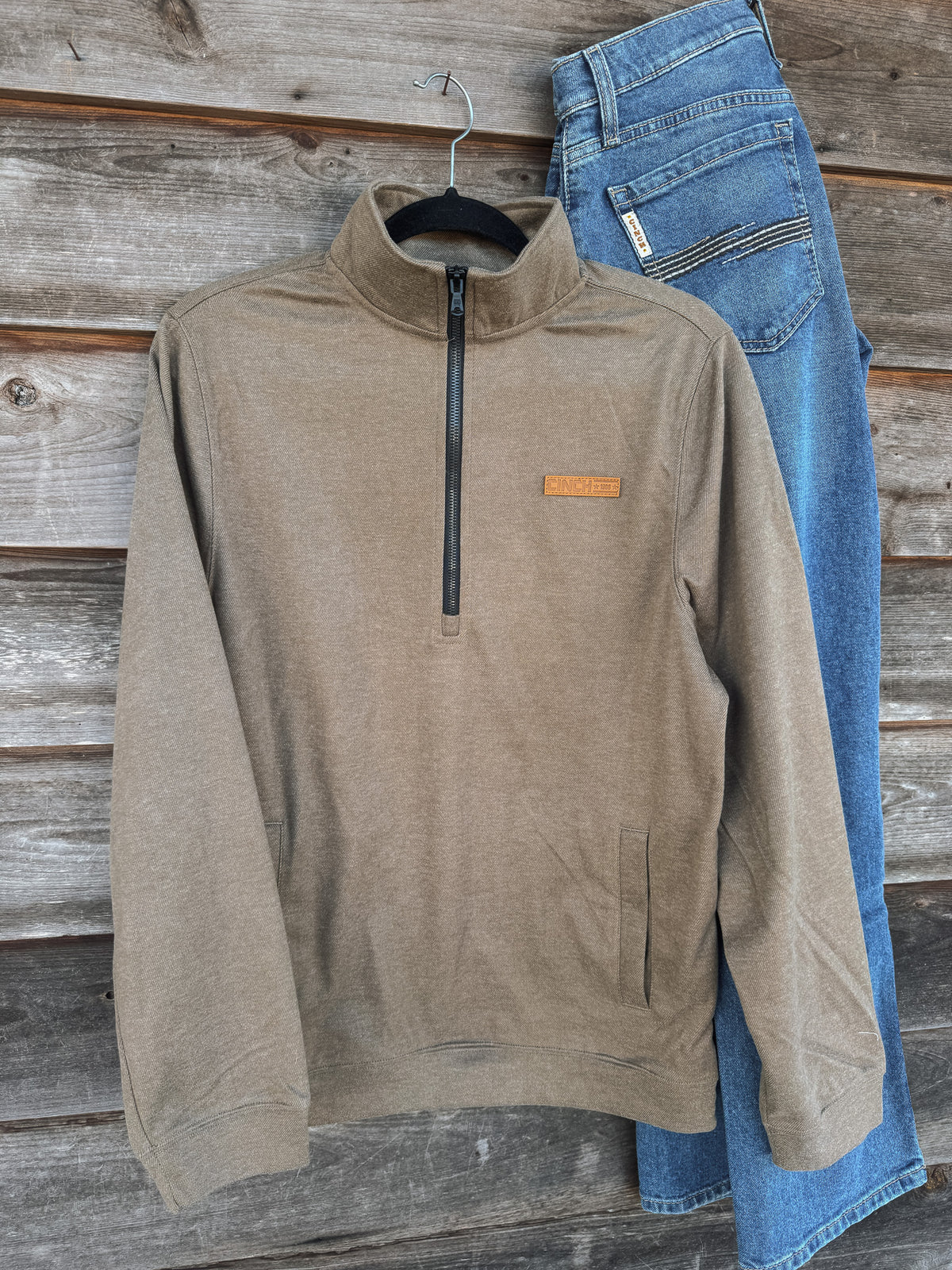 Cinch | Men's 1/2 Zip Logo Twill Pullover in Brown