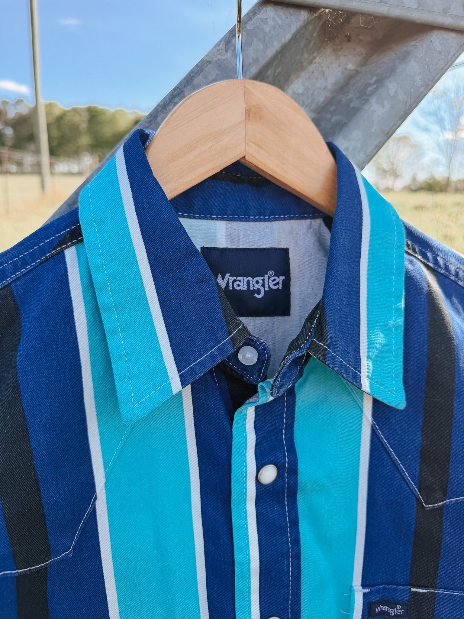 Wrangler Men's Vintage-Inspired Brushpopper Pearl Snap in Blue