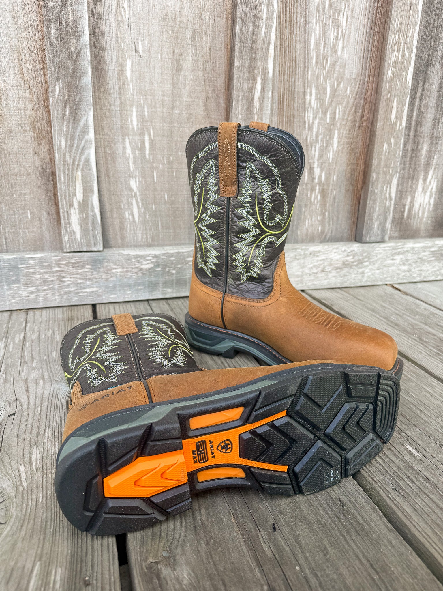 Botas de trabajo con punta de seguridad de carbono impermeables Ariat Workhog XT para hombre