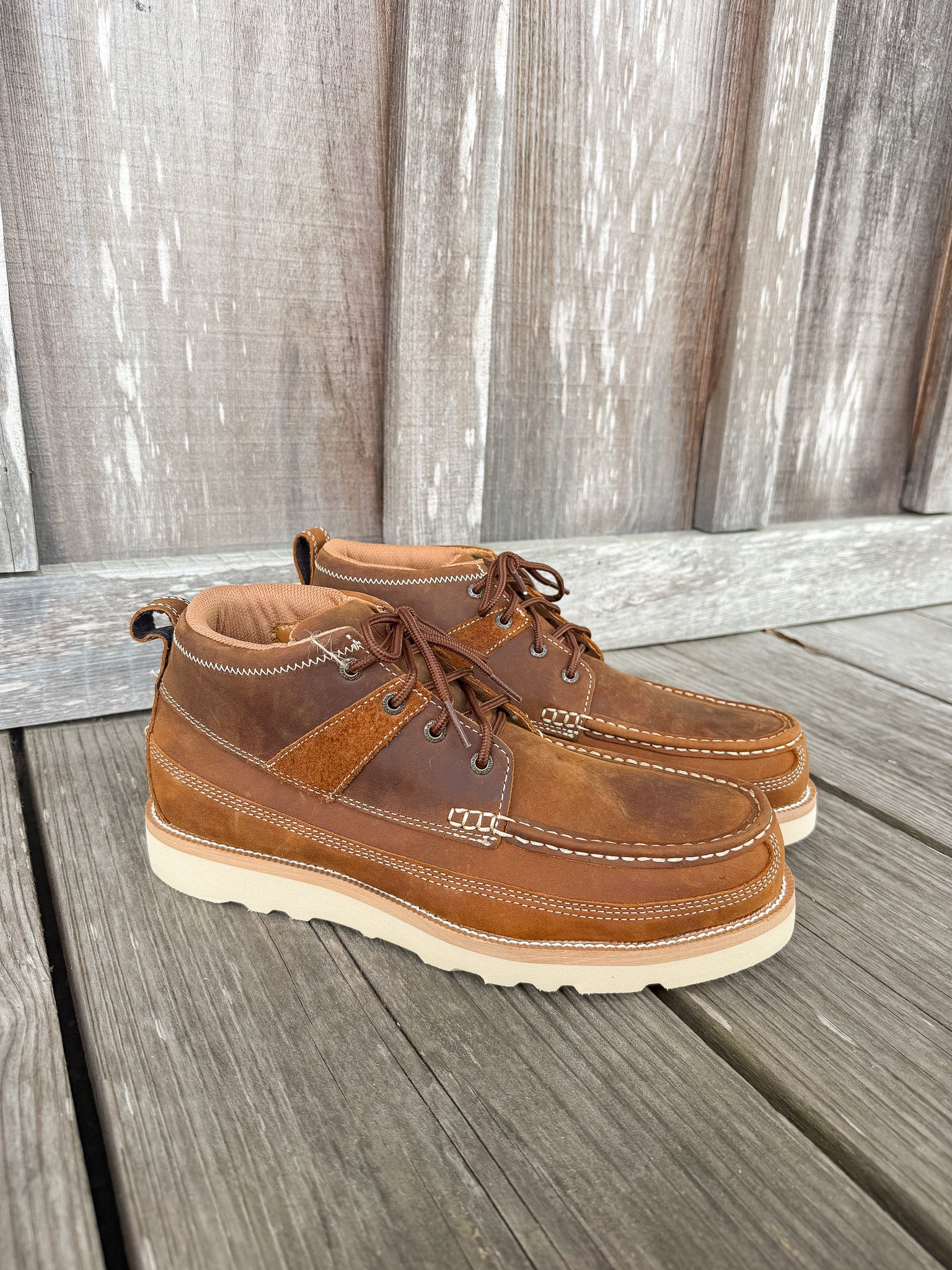 BOTA DE TRABAJO CON SUELA DE CUÑA DE 4" Y PUNTA DE ACERO PARA HOMBRE