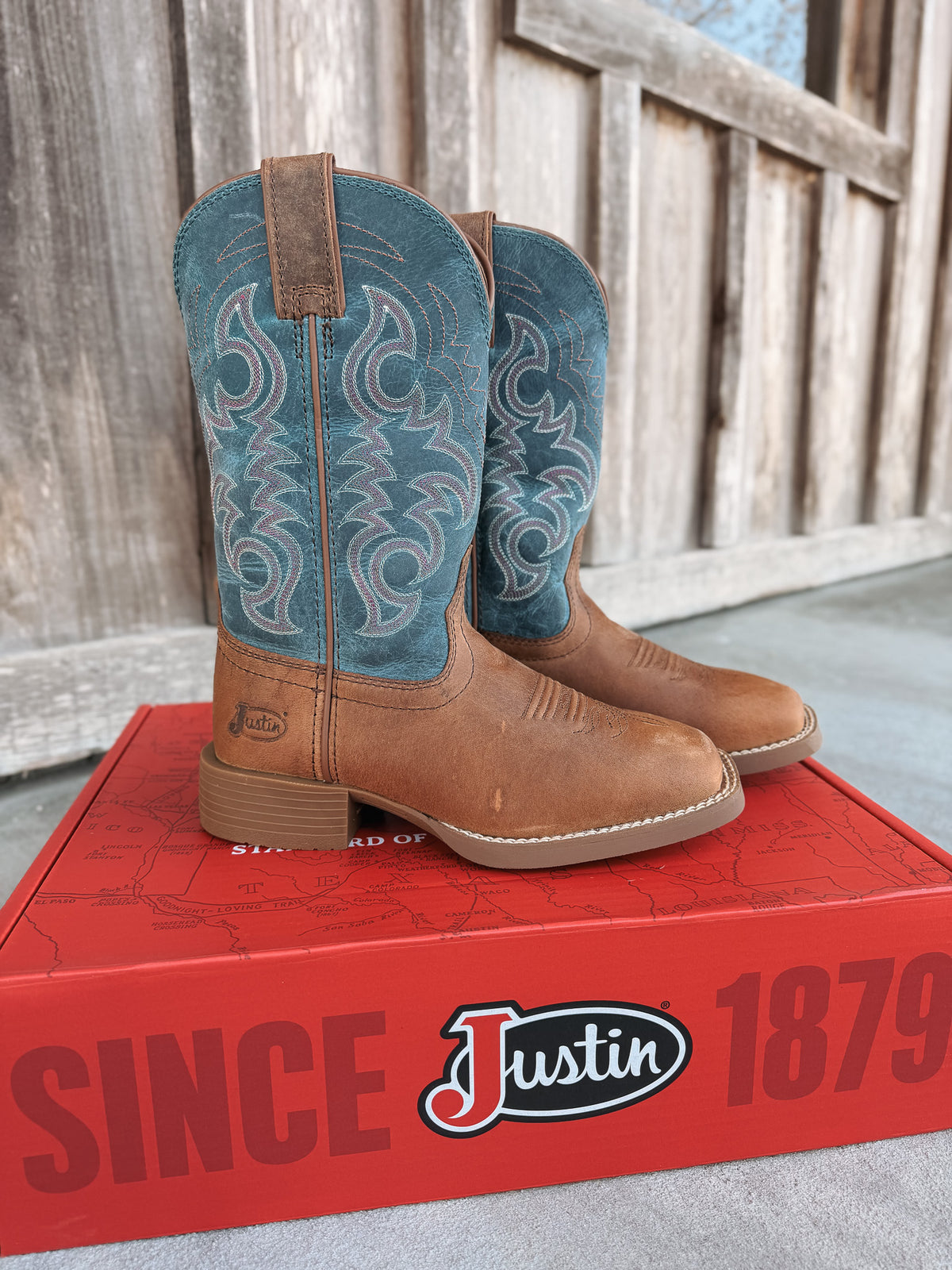 Justin Women's Della 11" Water Buffalo Boots