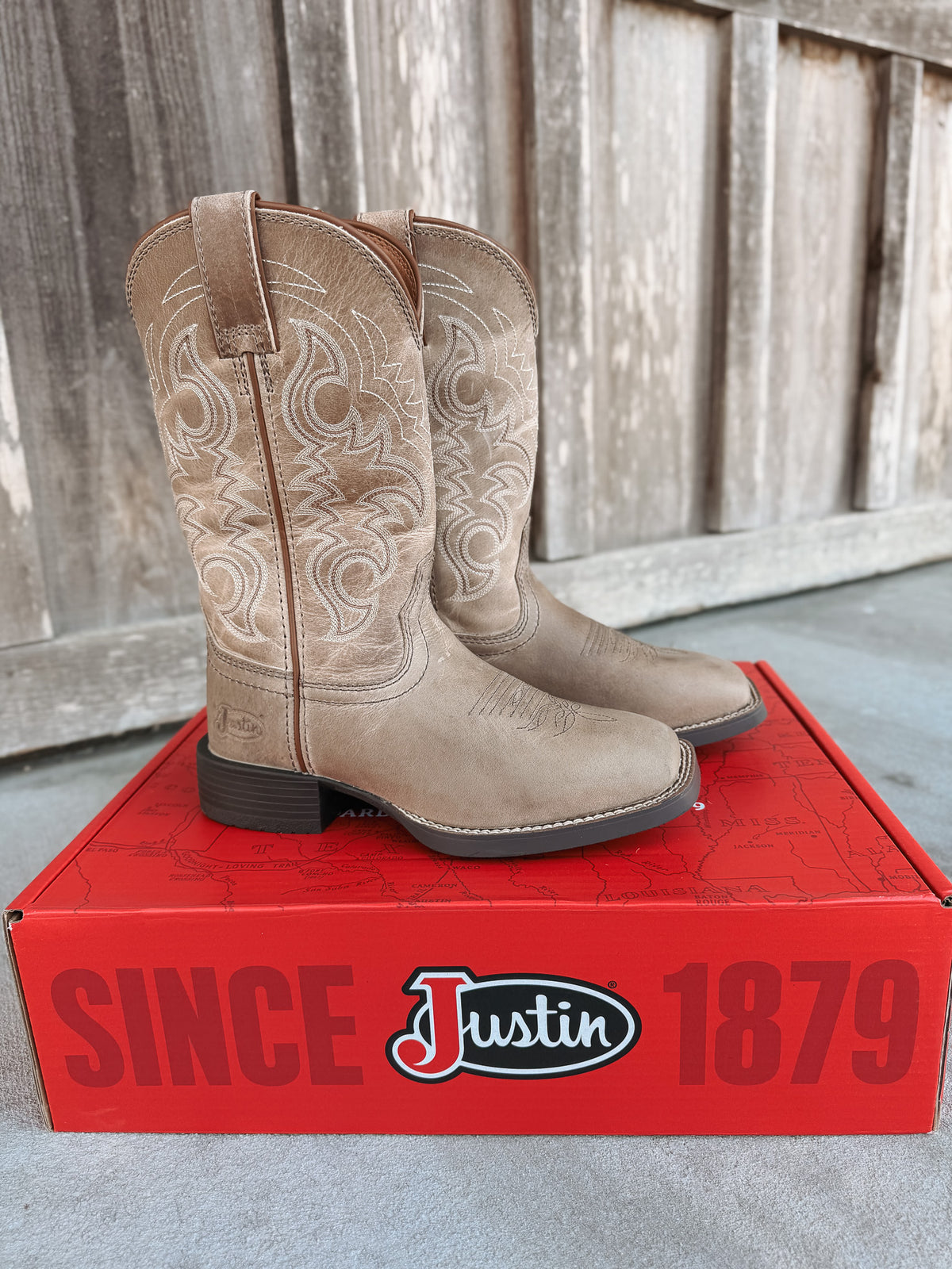 Justin Women's Della 11" Tan Water Buffalo Boots