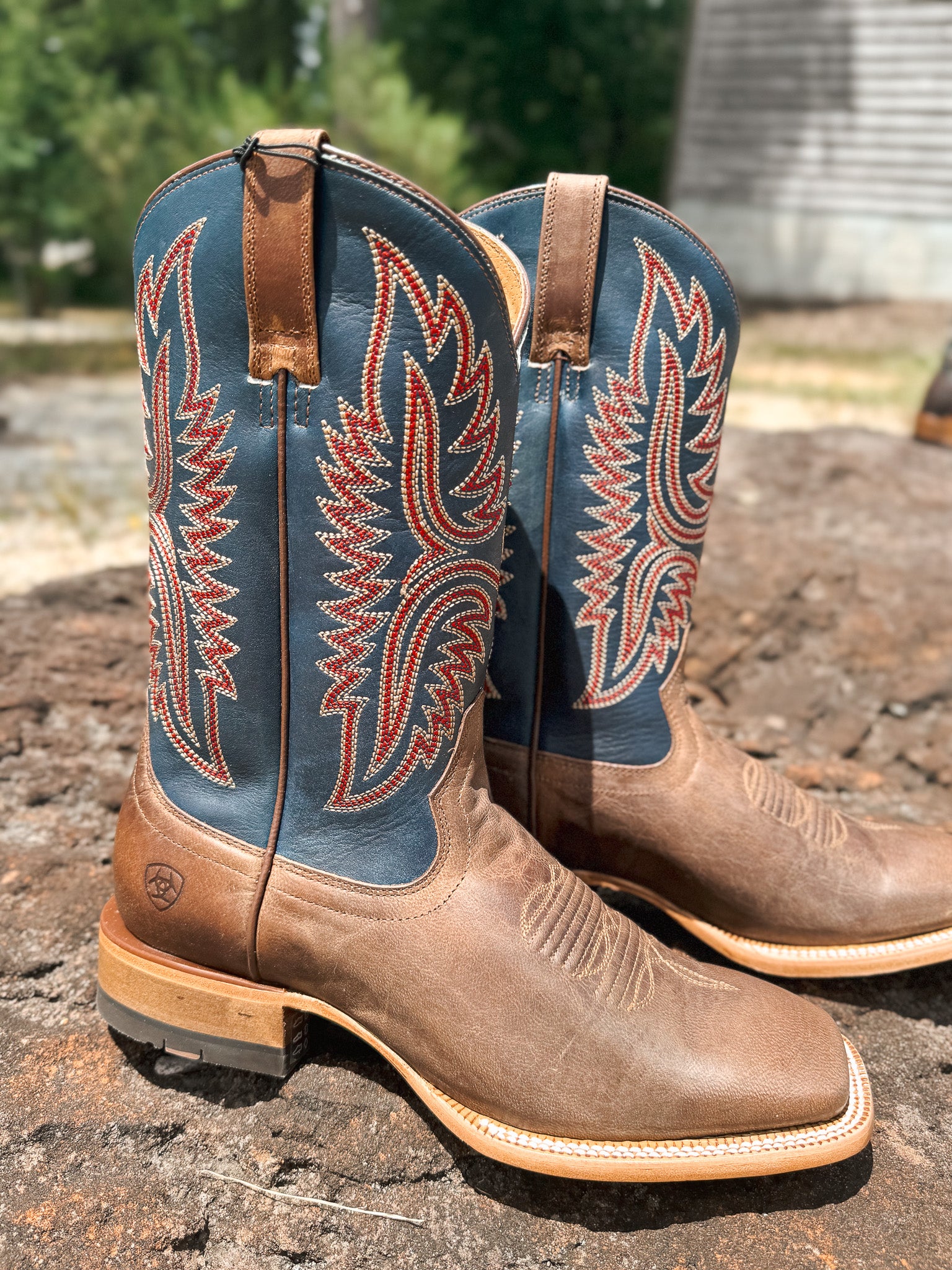 (5325)ＡＲＩＡＴワイドスクエアトゥウェスタンブーツ　ユーズド Men's Ariat Tanglewood Western Boots – Boot Country