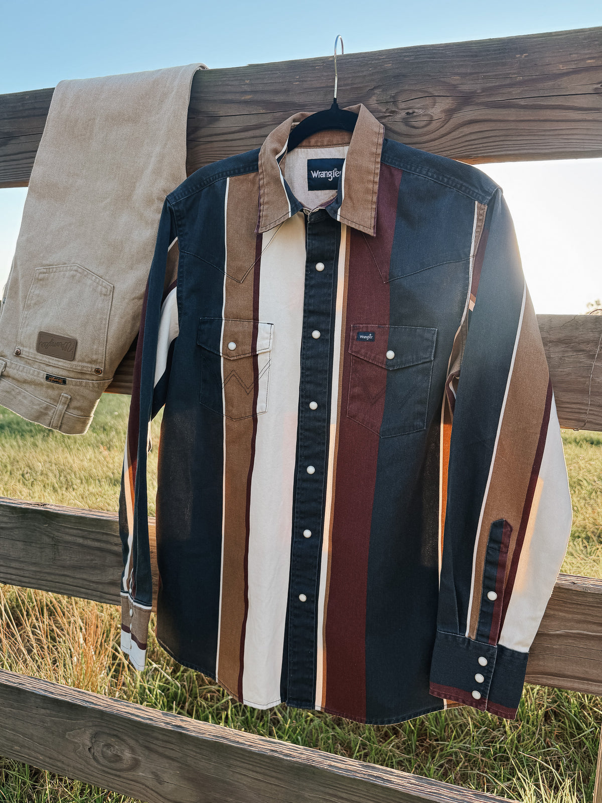 Wrangler | Vintage Inspired Brushpopper Pearl Snap in Navy Multi