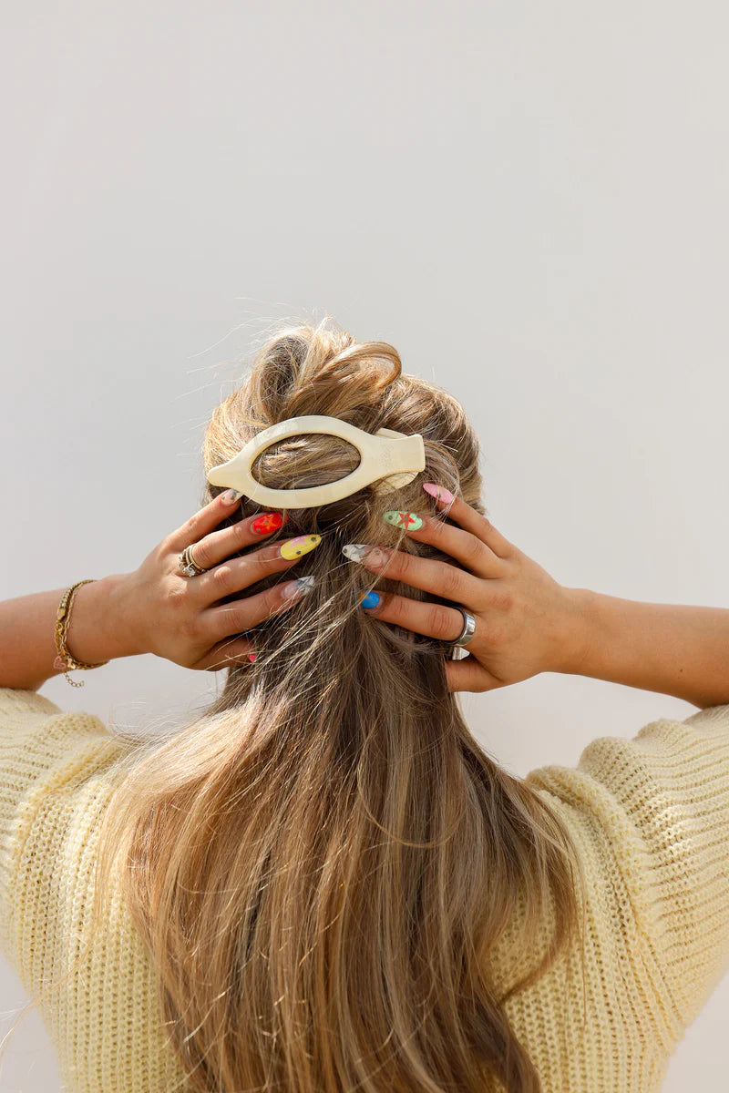 KAXI LAY DOWN 2.0 CLAW CLIP | SHINY CREAM