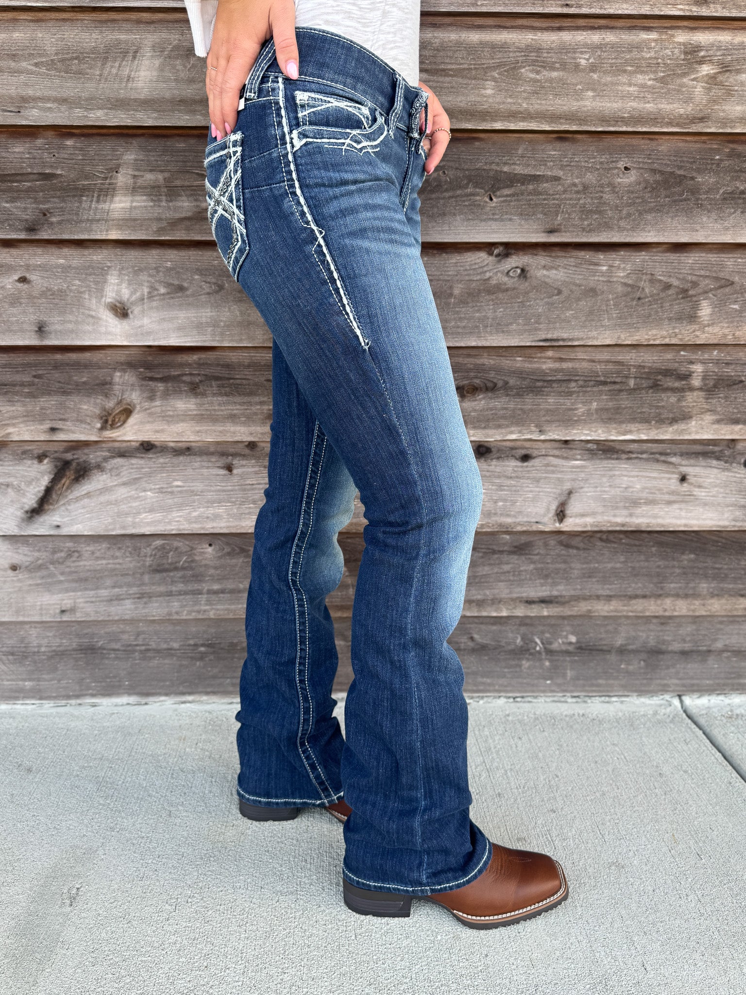 Vaqueros con corte de bota entrelazados elásticos de talle medio Ariat REAL