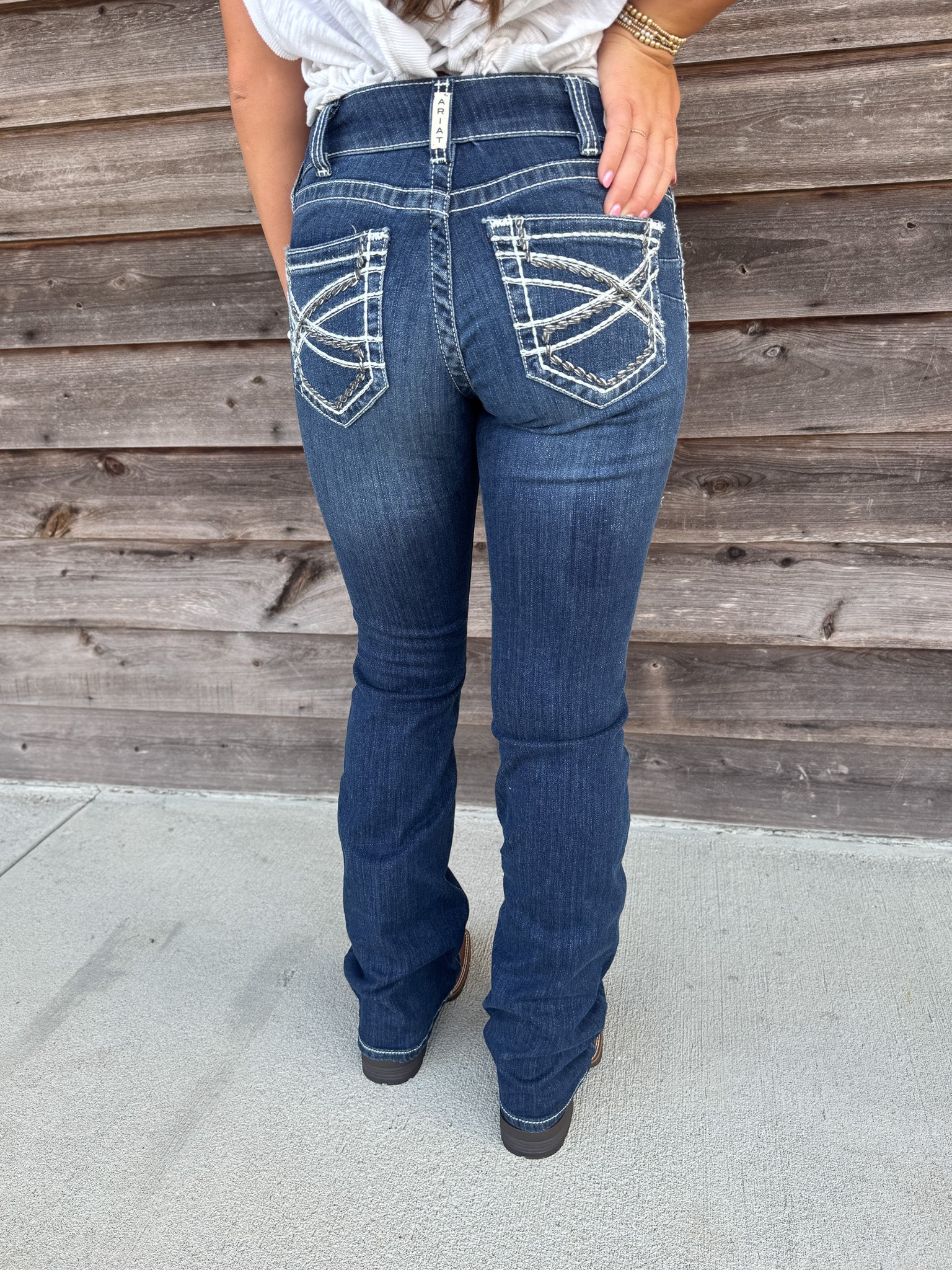 Vaqueros con corte de bota entrelazados elásticos de talle medio Ariat REAL