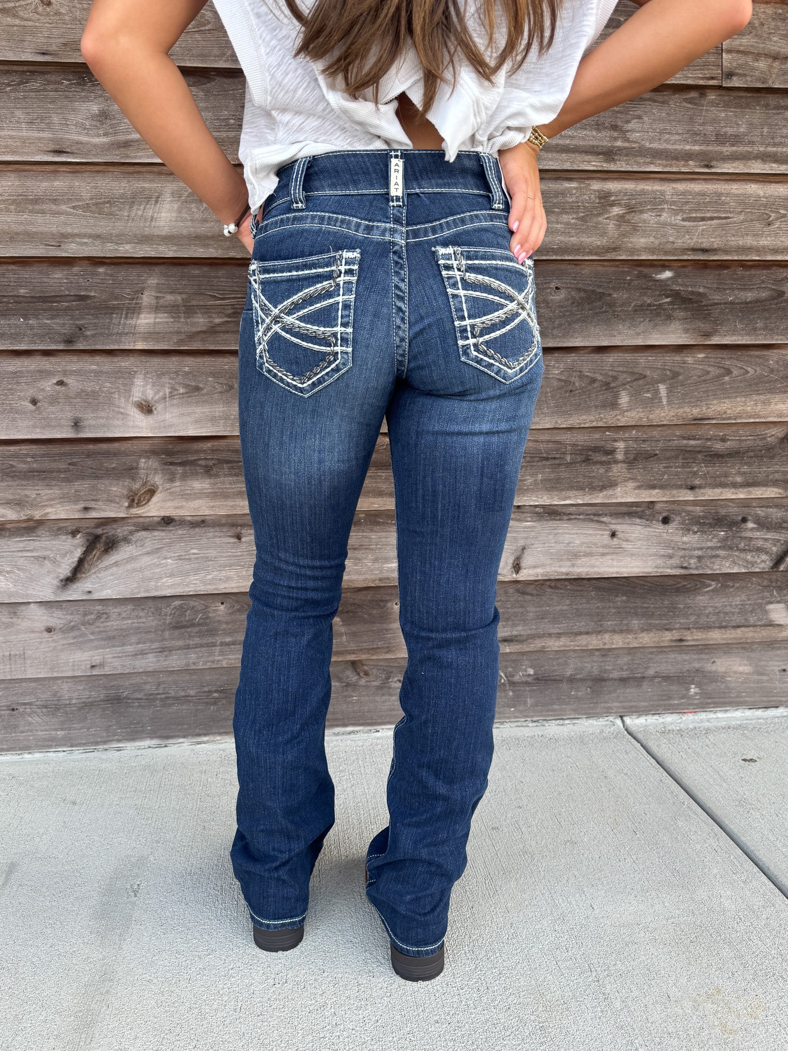 Vaqueros con corte de bota entrelazados elásticos de talle medio Ariat REAL