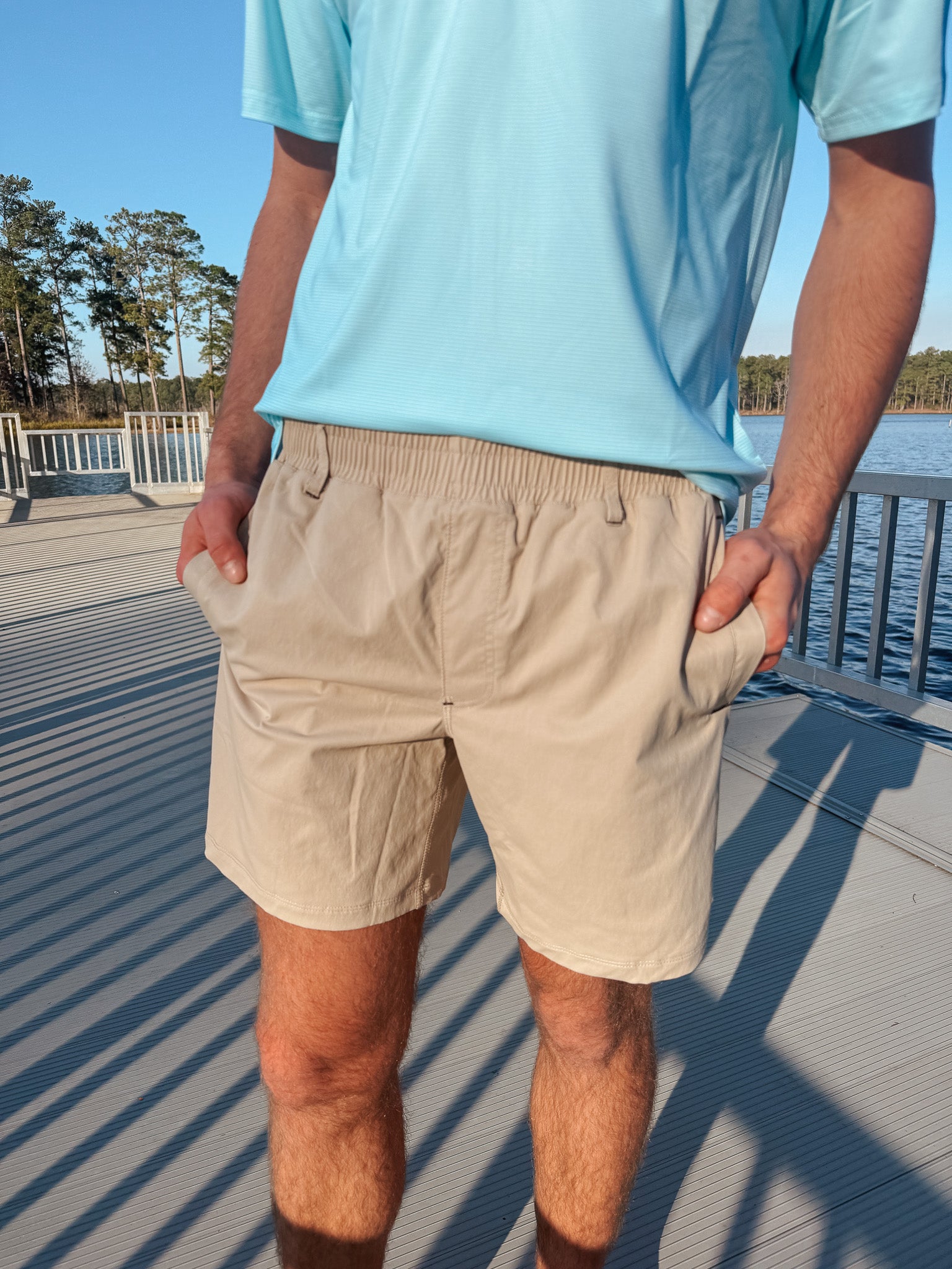 Pantalón corto de alto rendimiento con forro Billfish de Southern Marsh en color caqui