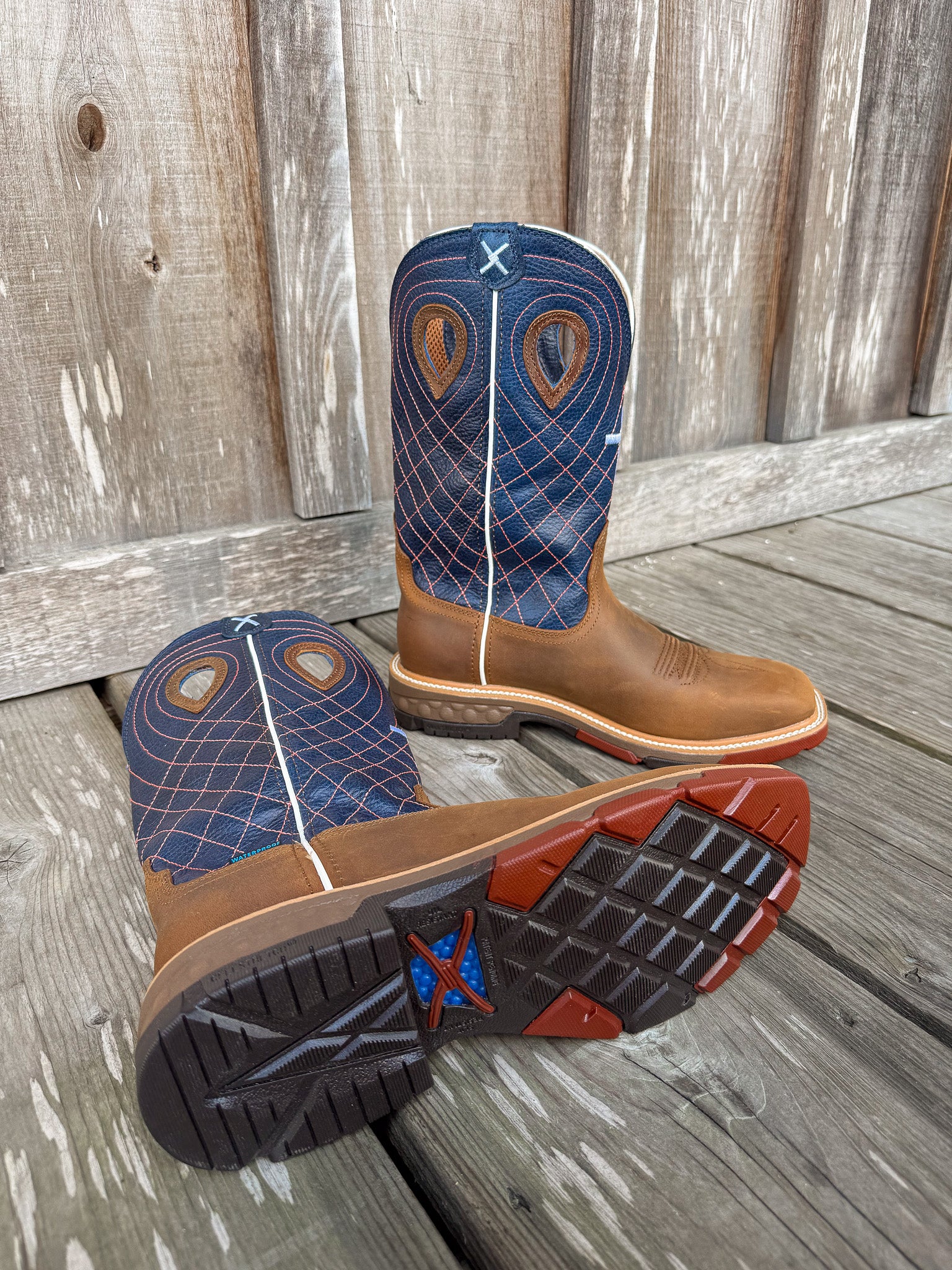 Bota de trabajo impermeable con punta cuadrada Twisted X CellStretch marrón y azul marino para hombre 