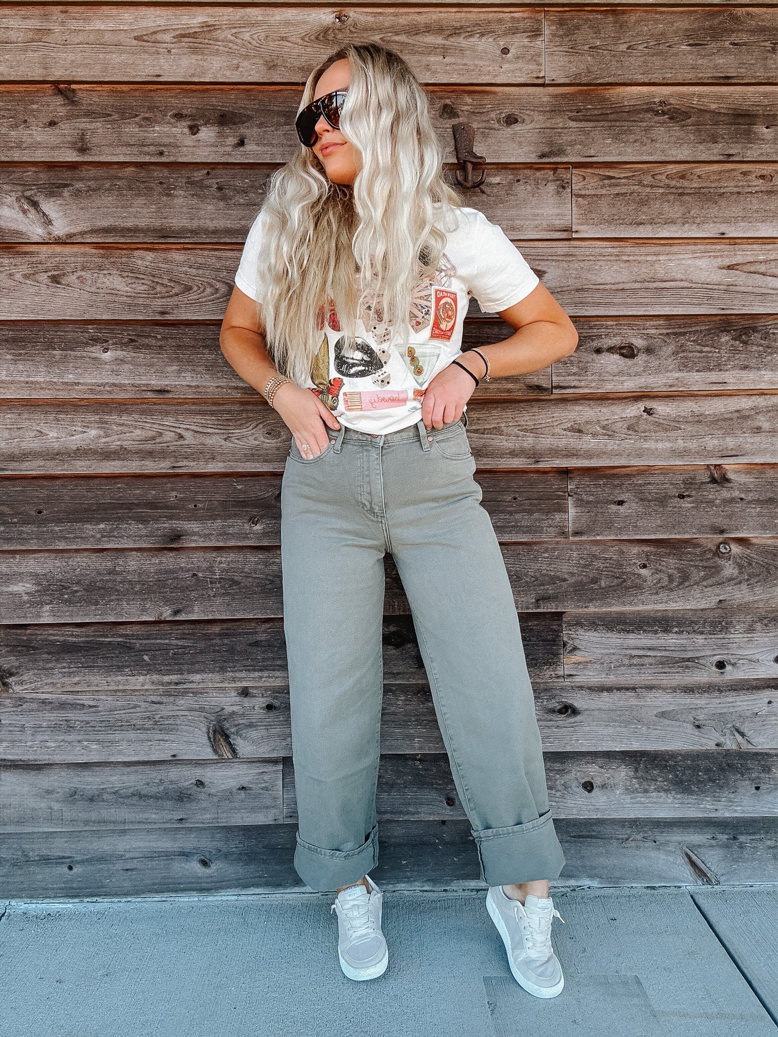 Women's Wrangler Shadow Mid Rise Loose Straight Jeans