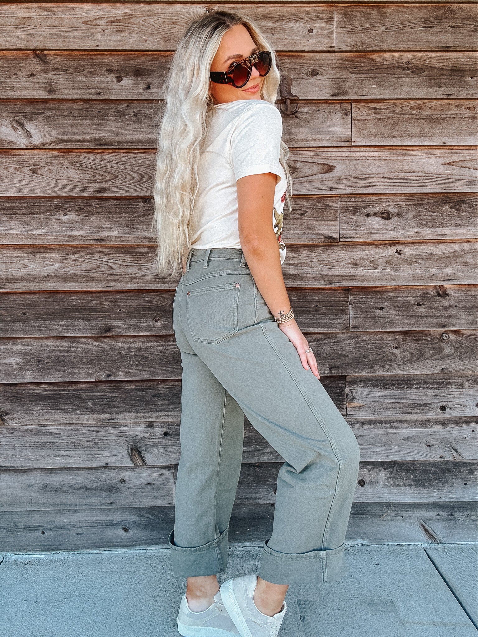 Women's Wrangler Shadow Mid Rise Loose Straight Jeans