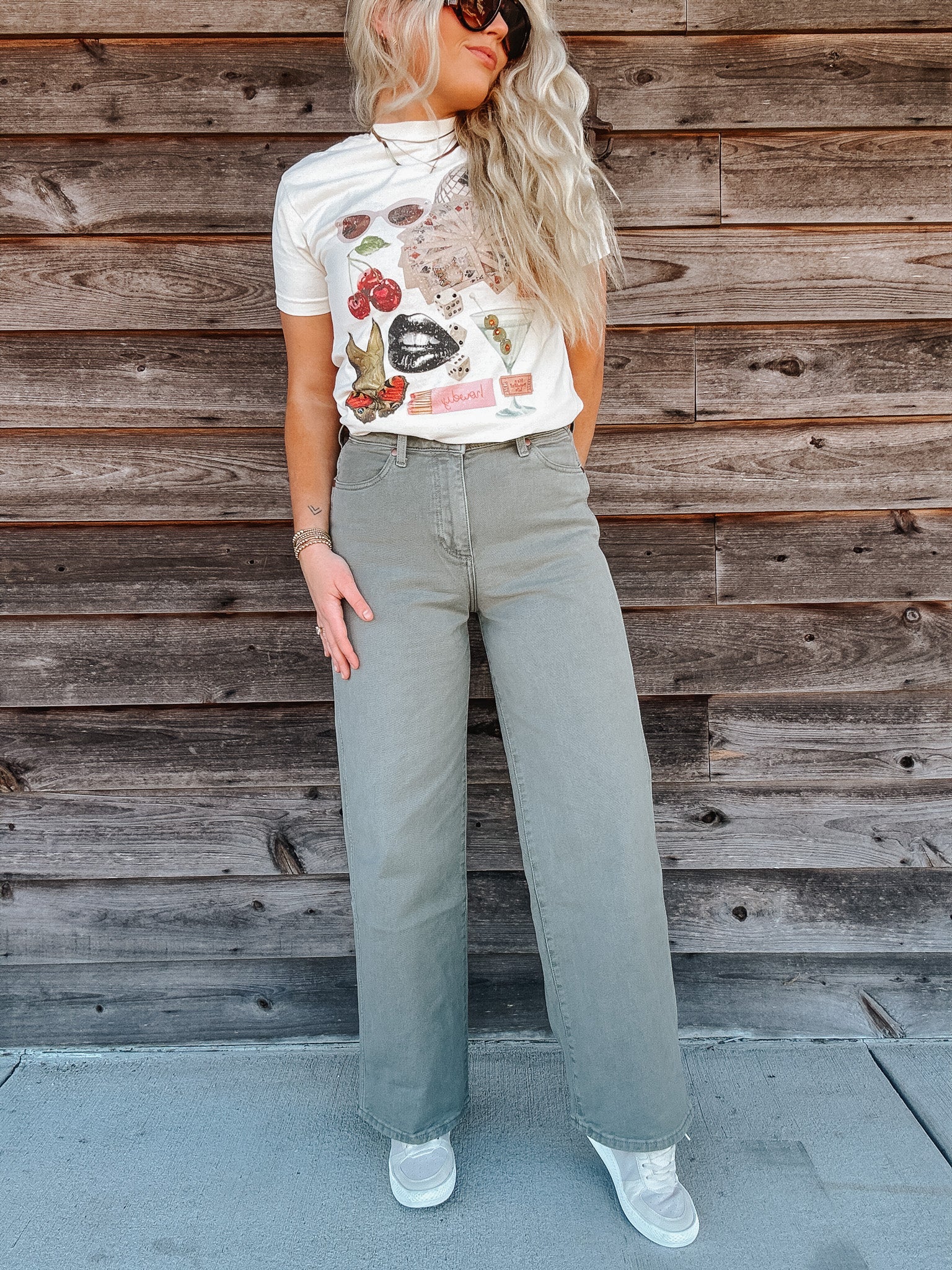 Women's Wrangler Shadow Mid Rise Loose Straight Jeans