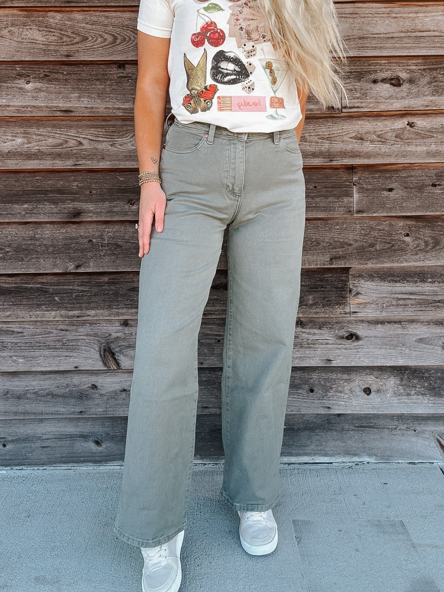 Women's Wrangler Shadow Mid Rise Loose Straight Jeans