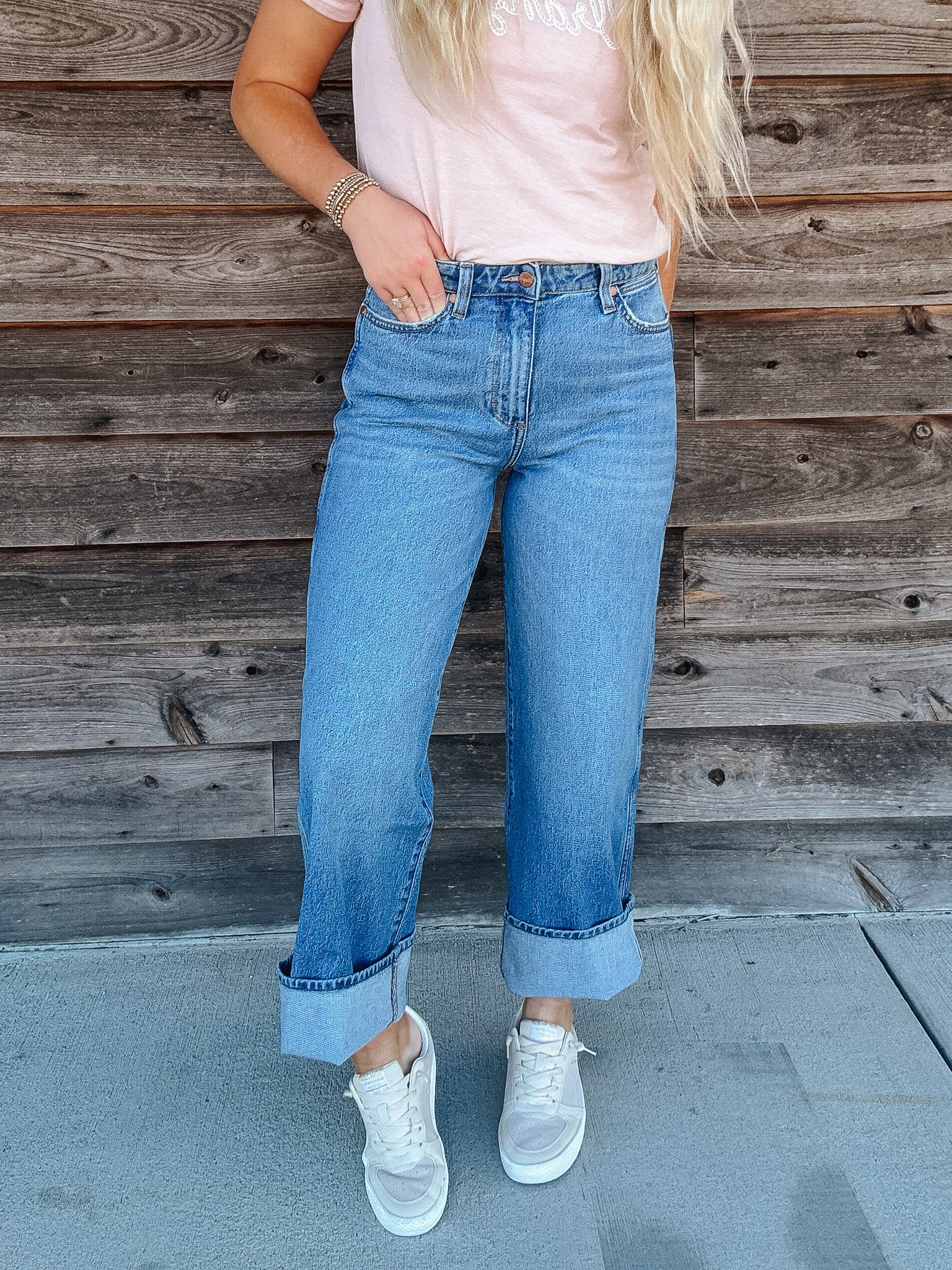 Women's Wrangler Austin Mid Rise Loose Straight Jeans