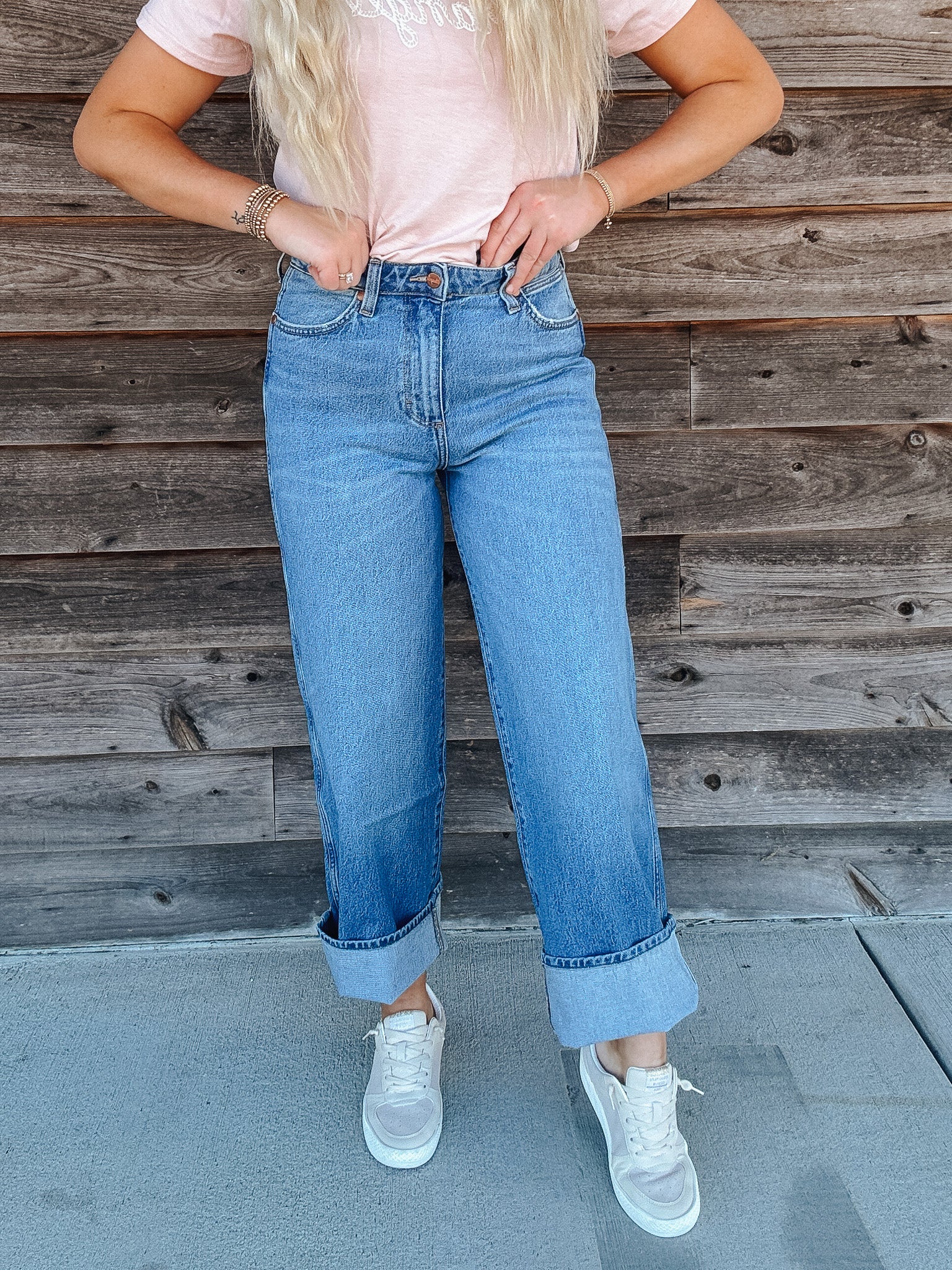 Women's Wrangler Austin Mid Rise Loose Straight Jeans