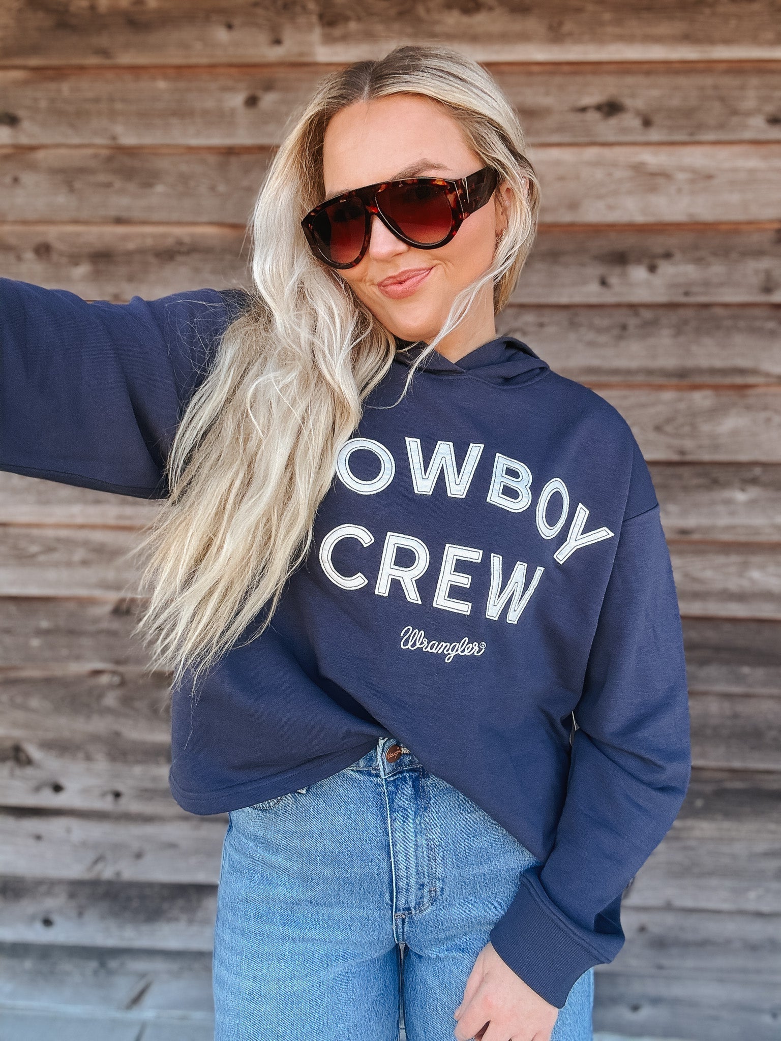 Women's Wrangler Graphic Cropped Relaxed Hoodie