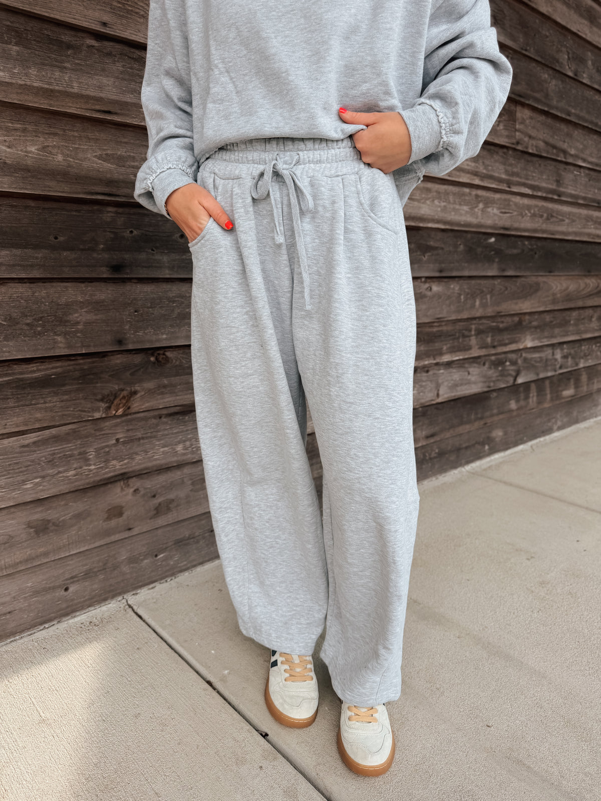 It Girl Barrel Sweatpants in Grey