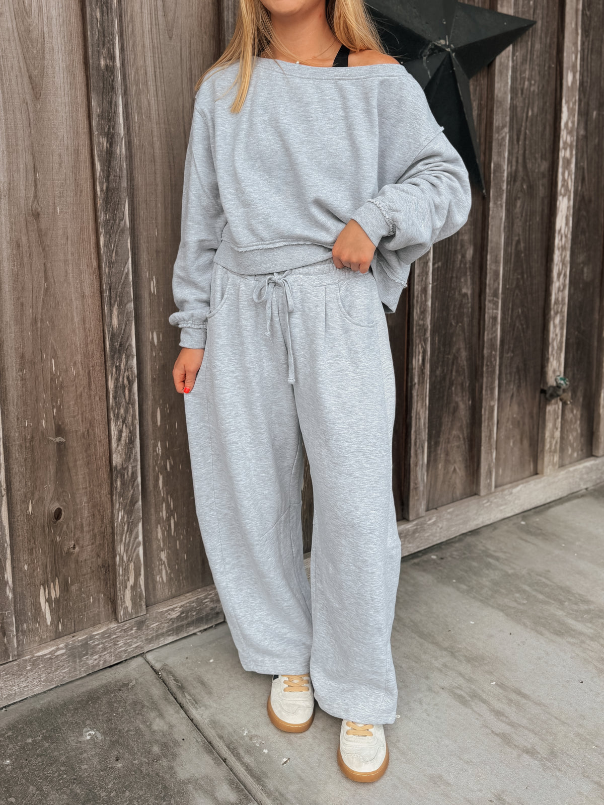 It Girl Barrel Sweatpants in Grey