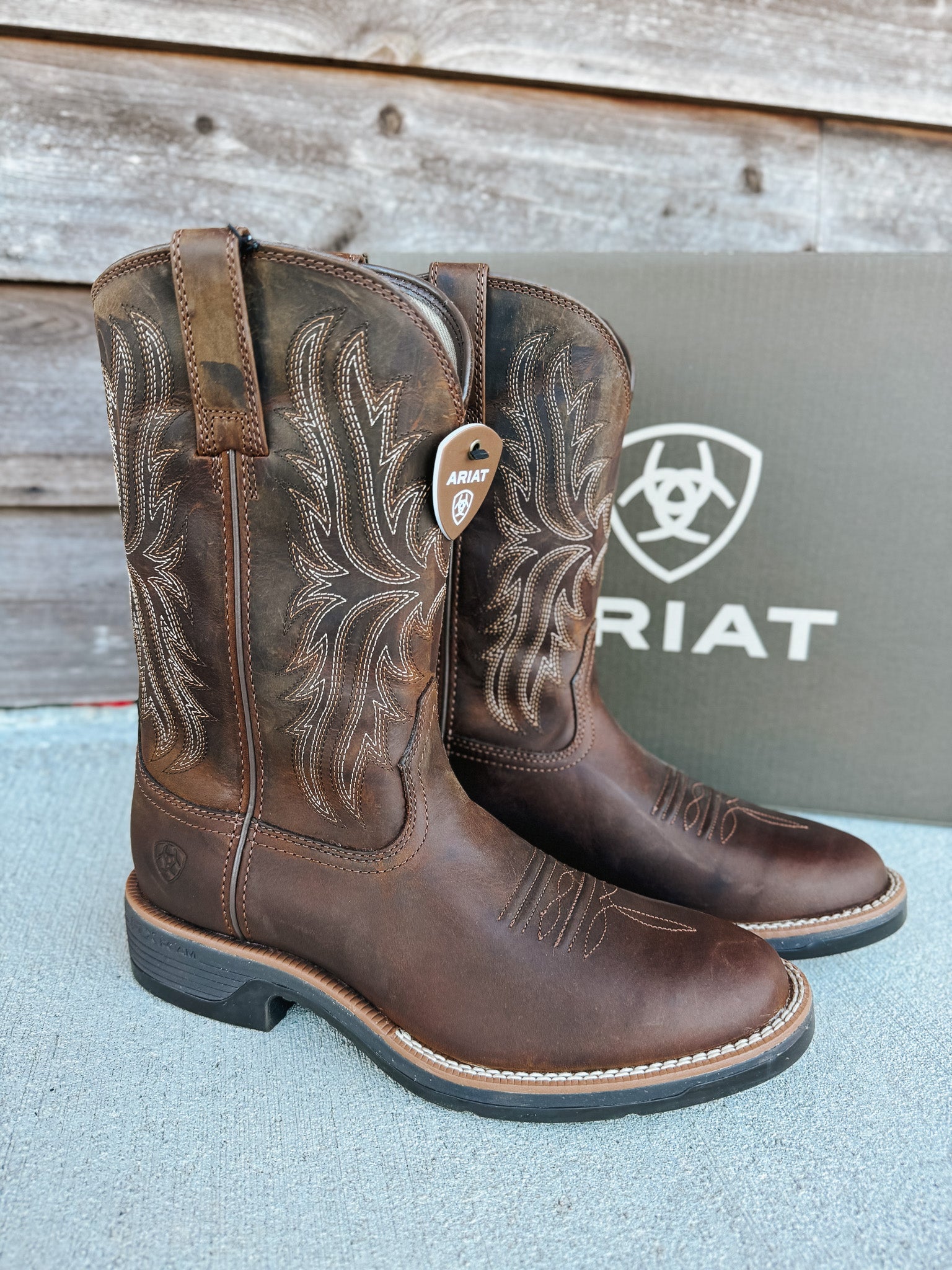 Men's Ariat Ridgeback Round Toe Cowboy Boot