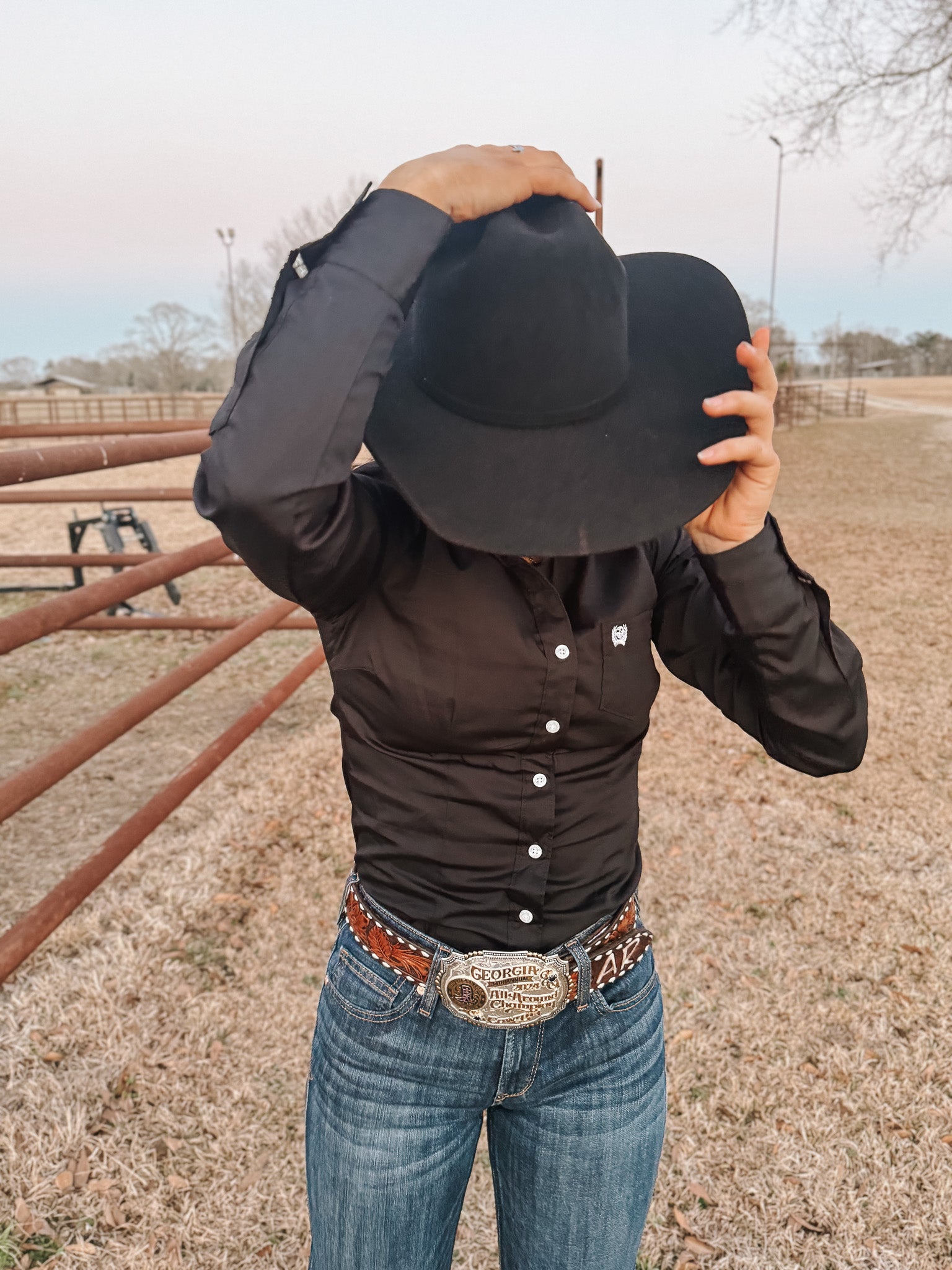 Cinch Women's Long Sleeve Button Down in Solid Black