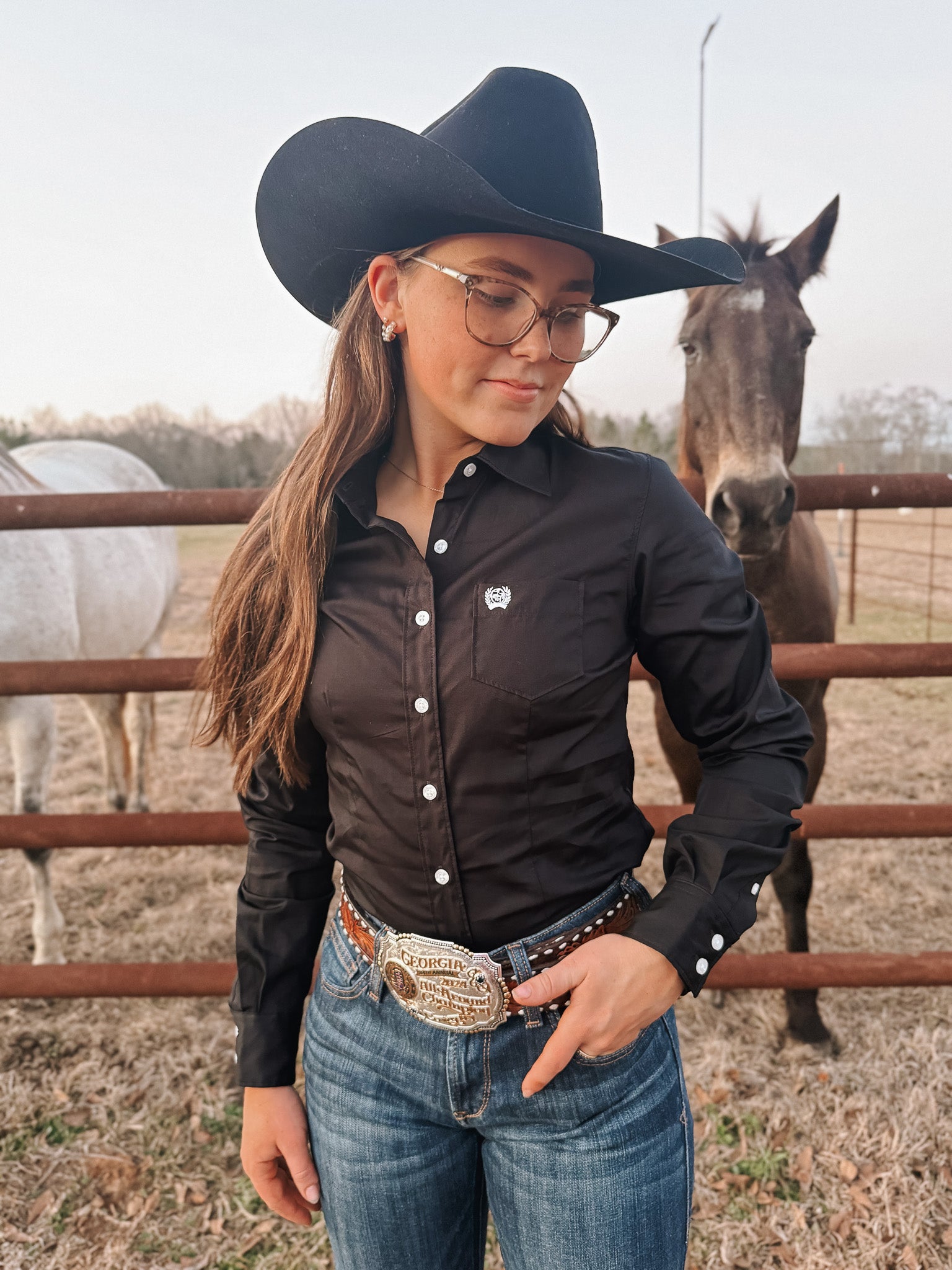 Cinch Women's Long Sleeve Button Down in Solid Black