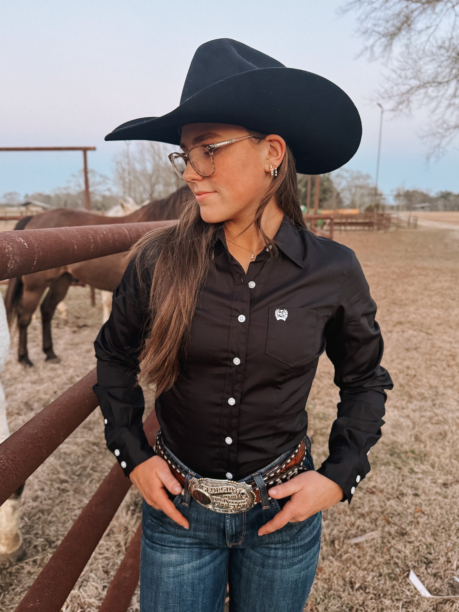 Cinch Women's Long Sleeve Button Down in Solid Black