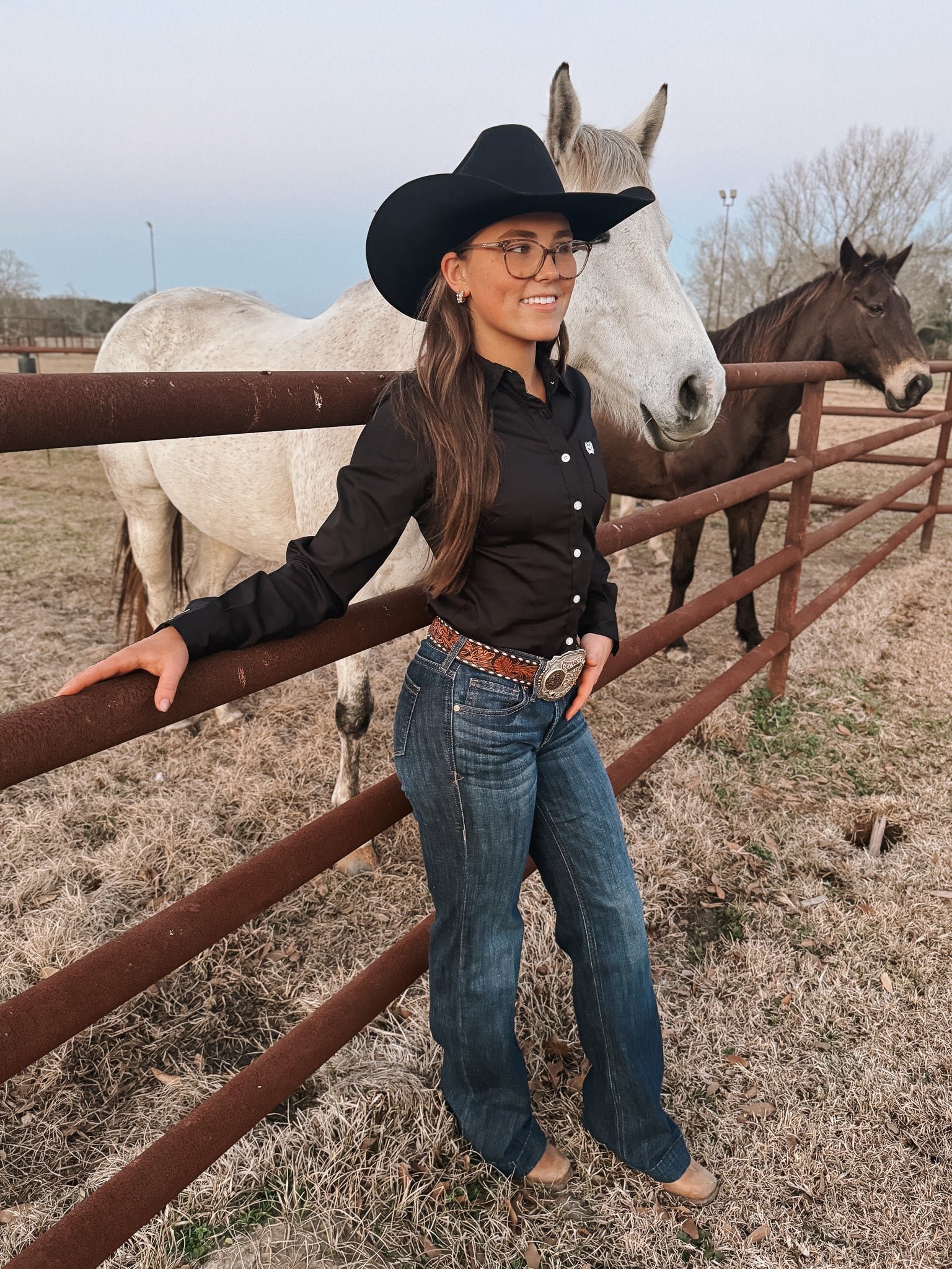 Cinch Women's Long Sleeve Button Down in Solid Black