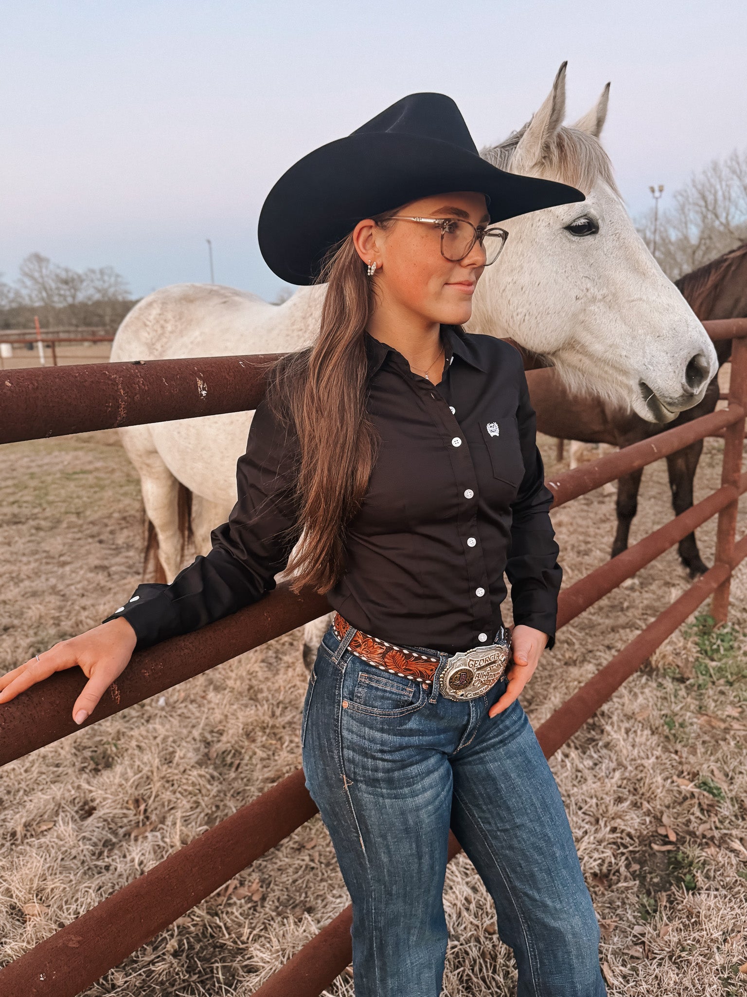 Cinch Women's Long Sleeve Button Down in Solid Black