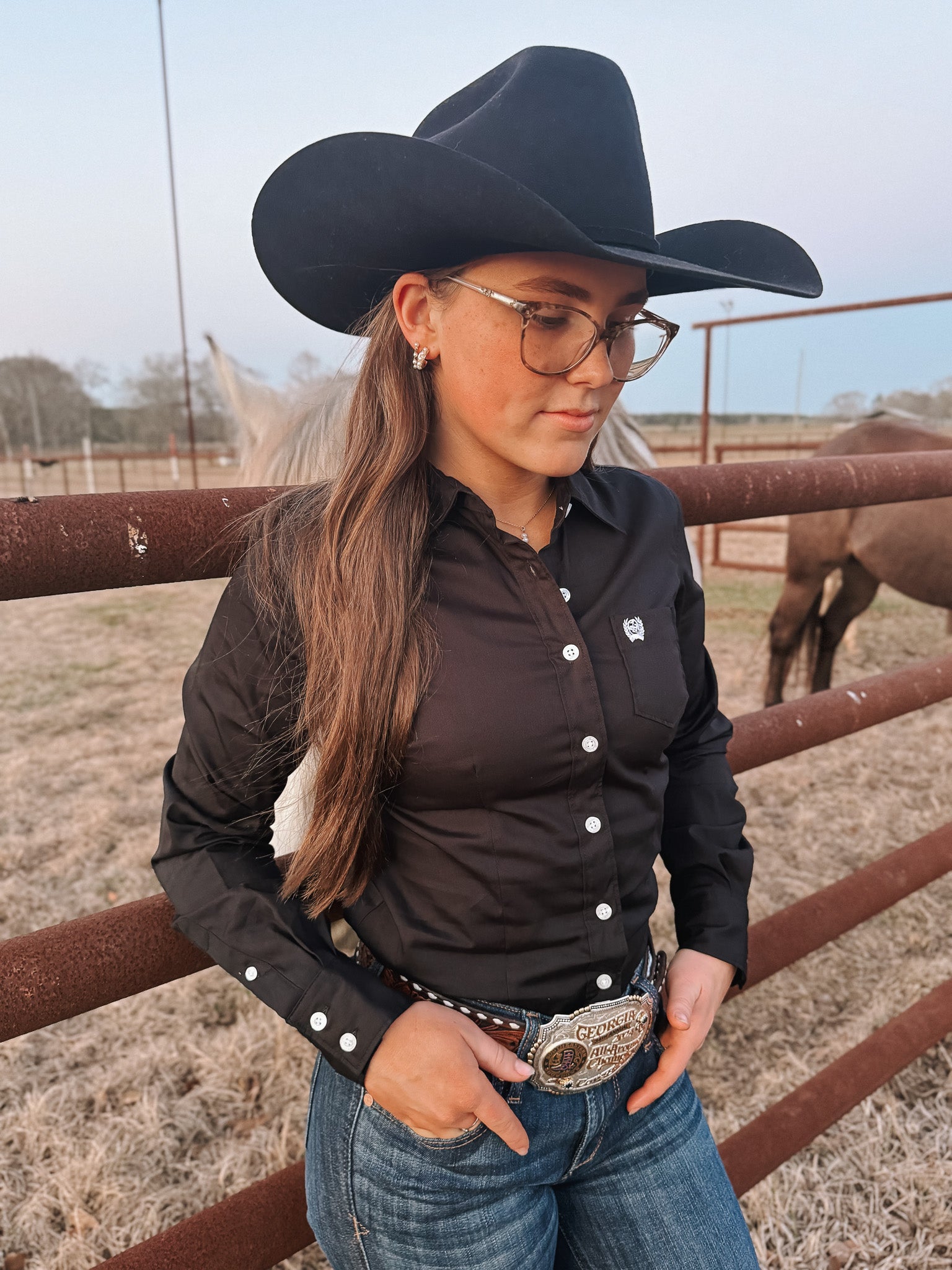 Cinch Women's Long Sleeve Button Down in Solid Black