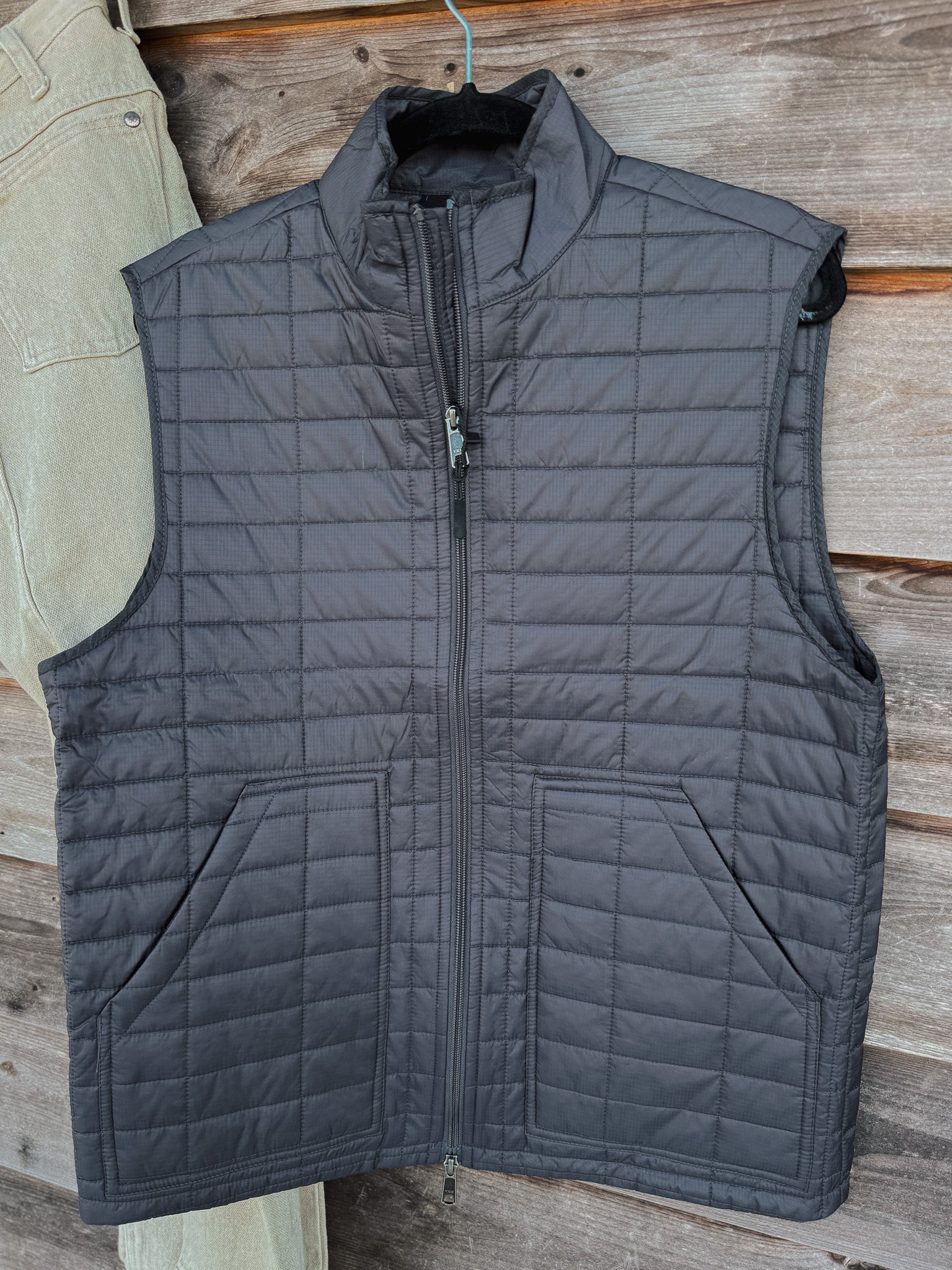 Men's Southern Marsh FieldTec™ Quilted Performance Vest in Dark Grey