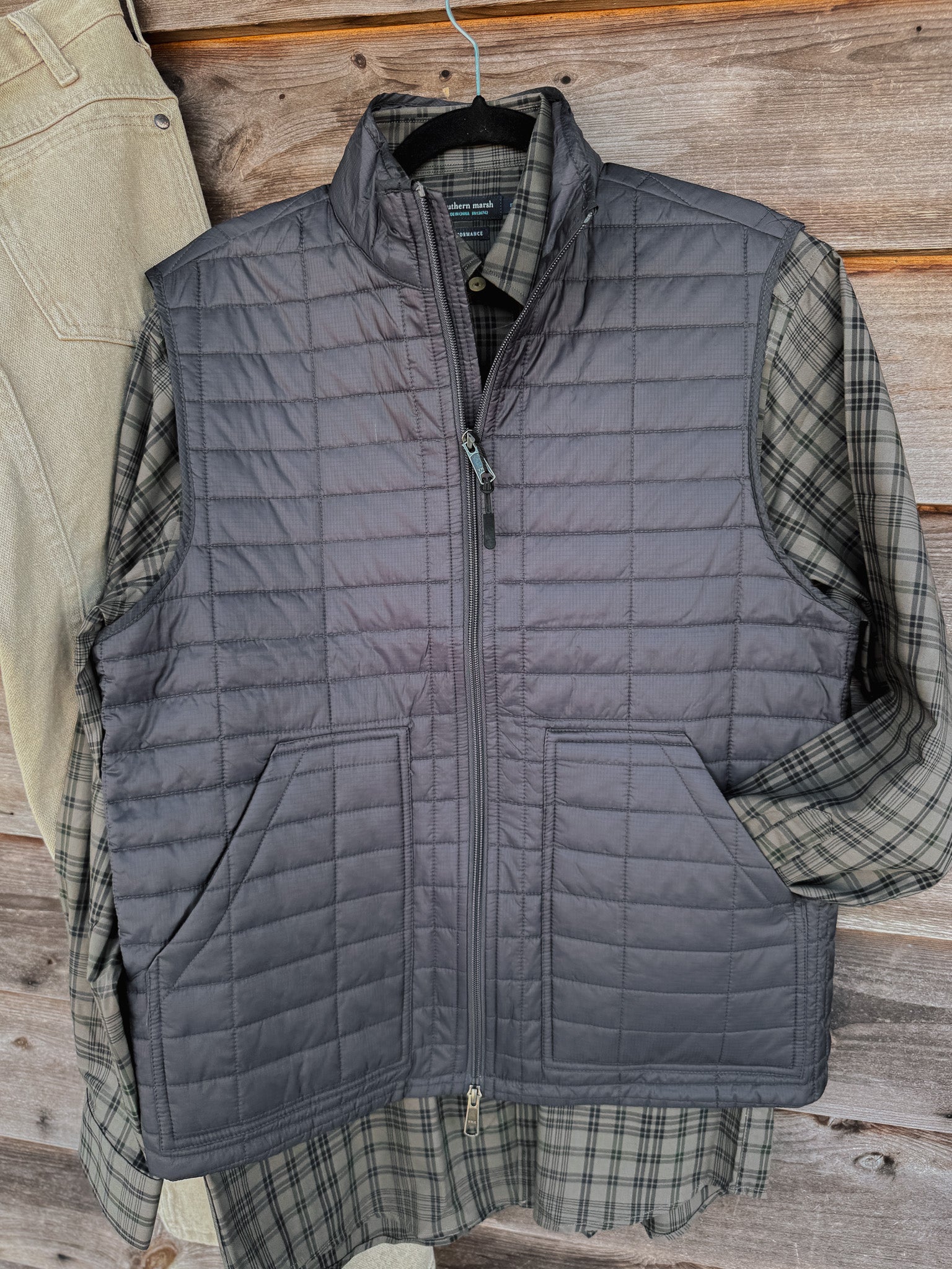 Men's Southern Marsh FieldTec™ Quilted Performance Vest in Dark Grey