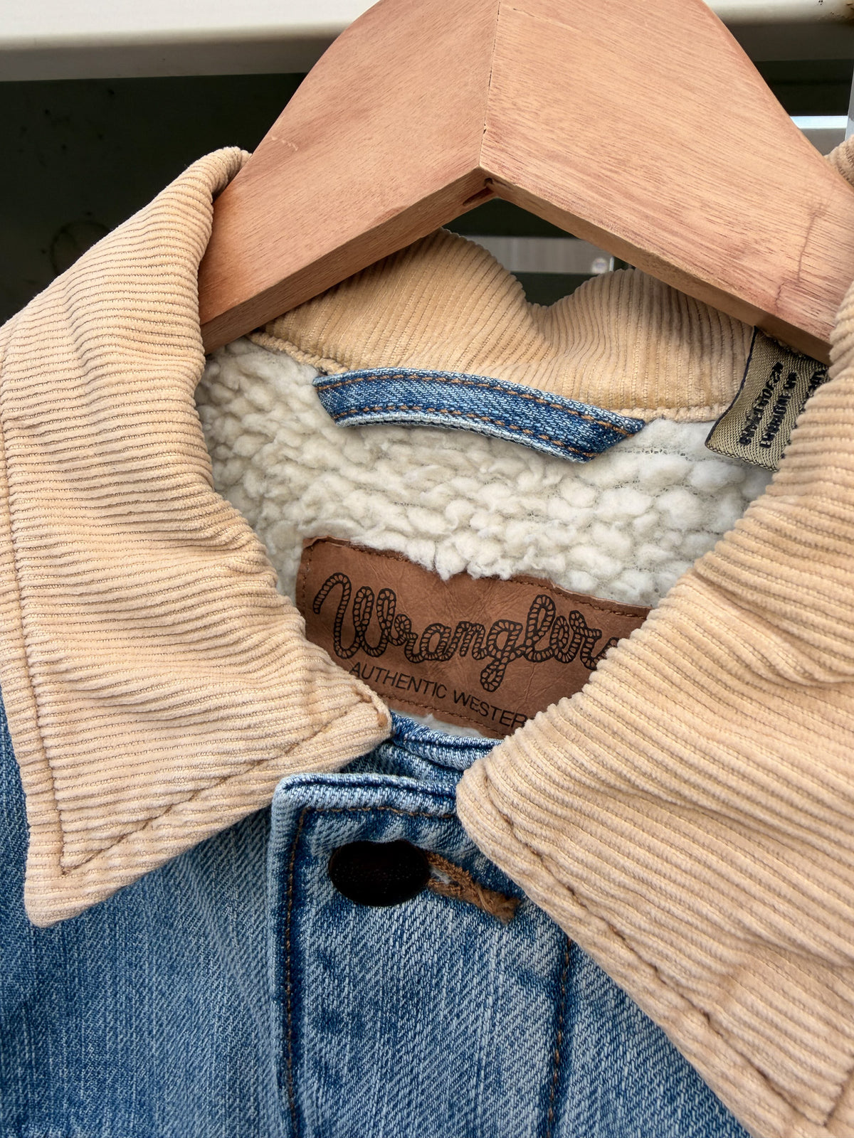 Wrangler | Men's Light Wash Sherpa Lined Denim Jacket