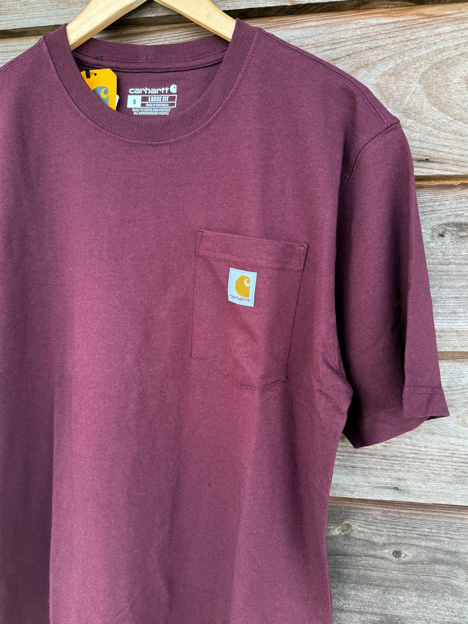 CAMISETA CARHARTT SUELTA Y PESADA DE MANGA CORTA Y BOLSILLO EN OPORTO