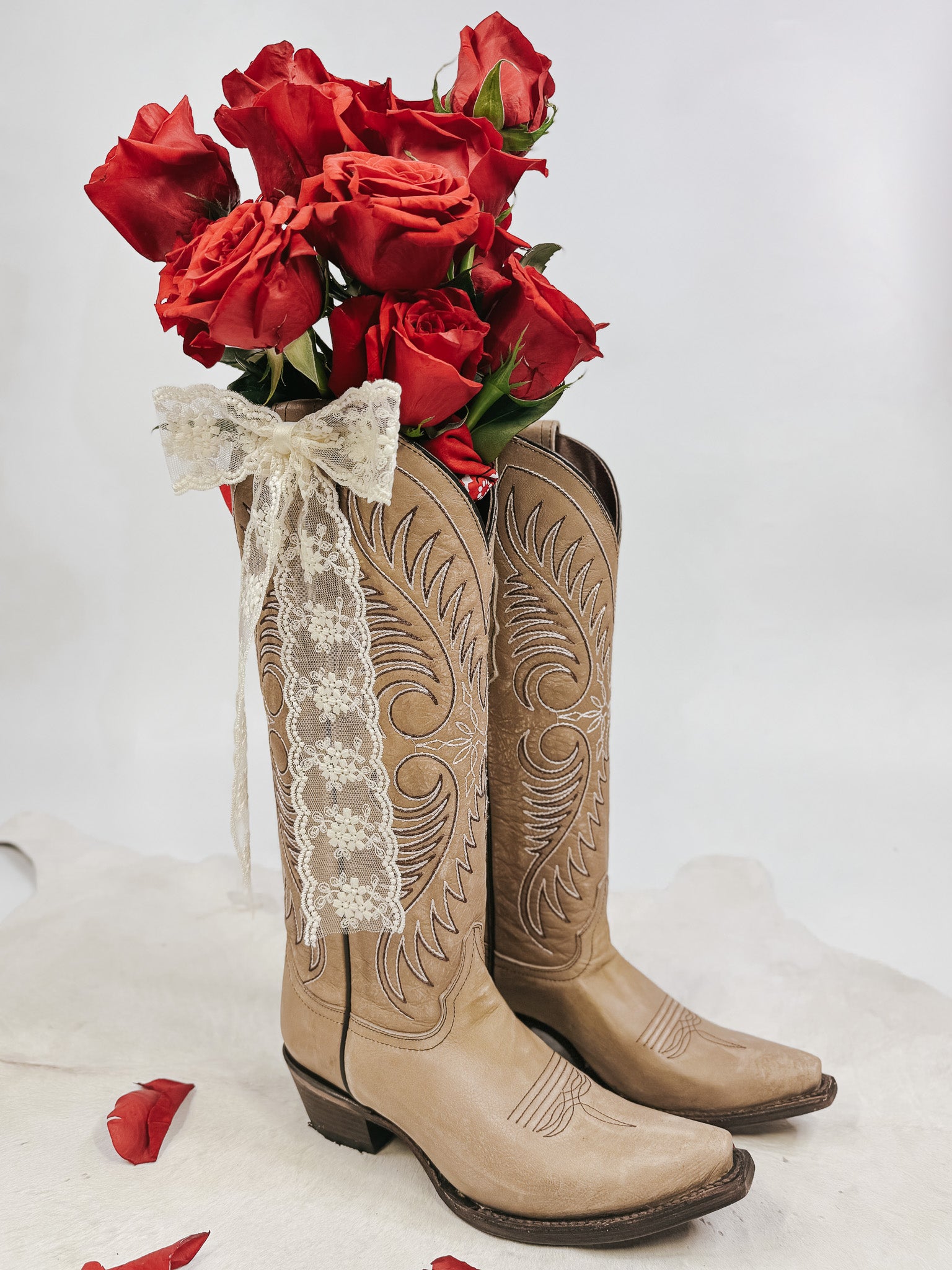Women's Circle G Distressed Sand Embroidery Women's Boot