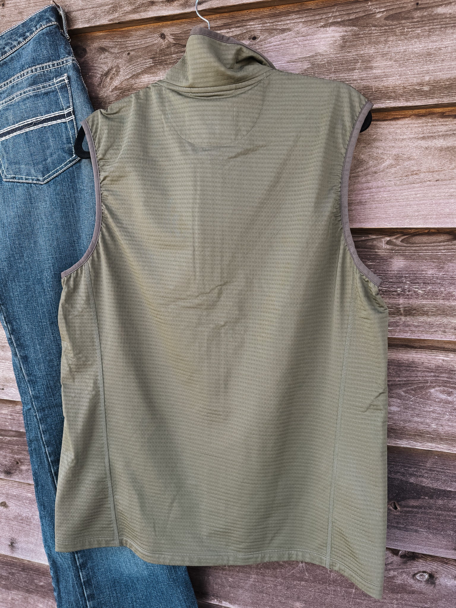 Duck Camp Lightweight Grid Tech Vest in Moss/Raven