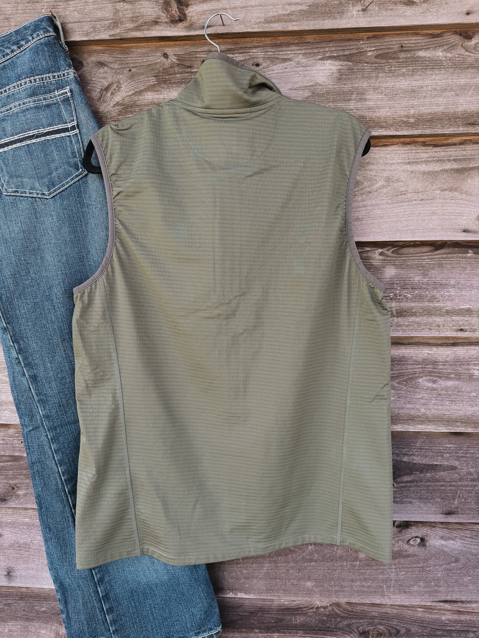 Duck Camp Lightweight Grid Tech Vest in Moss/Raven