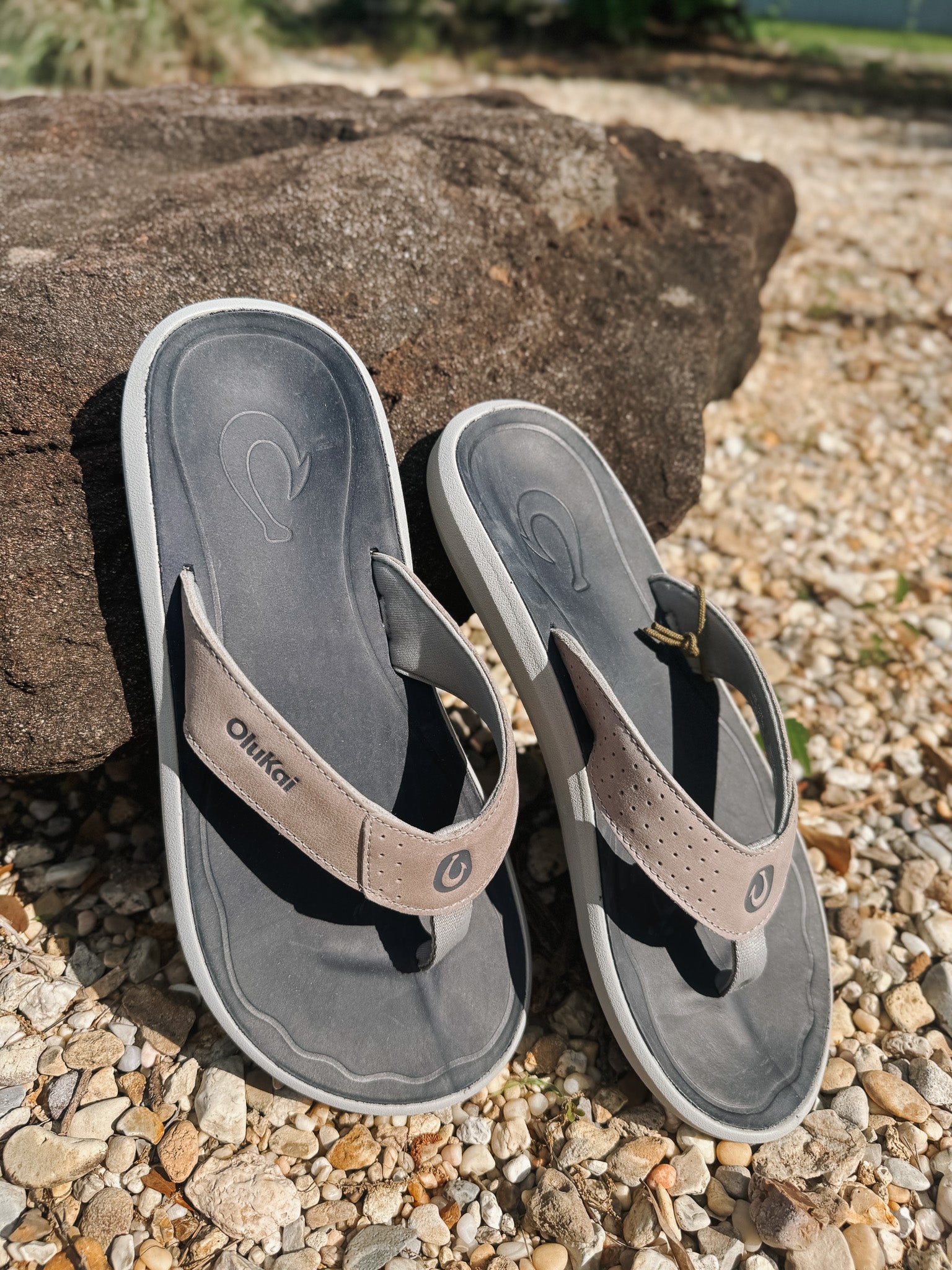 Men's Olukai Pili Sandals in Ash/Mood Indigo
